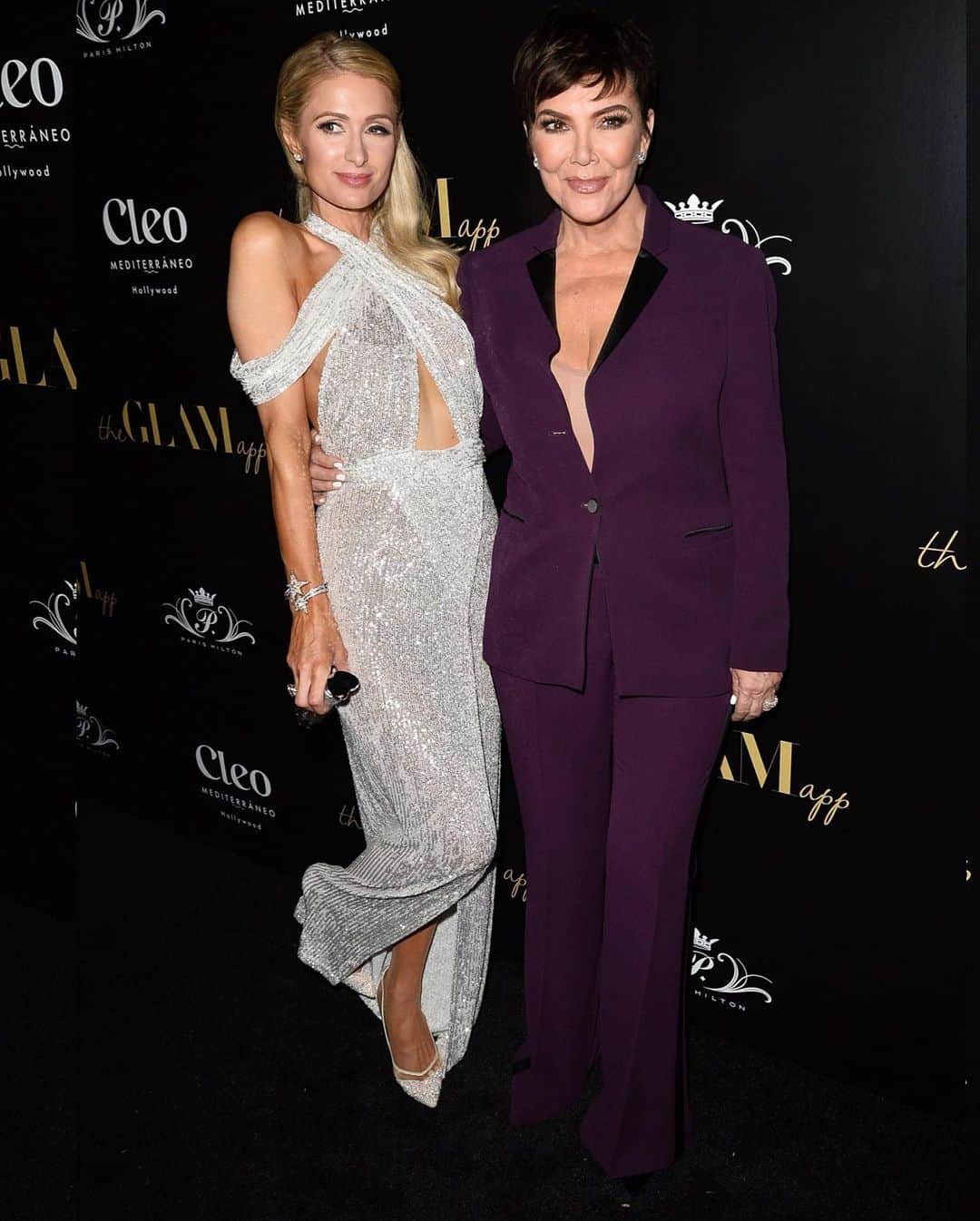 Just Jaredさんのインスタグラム写真 - (Just JaredInstagram)「@parishilton is supported by @krisjenner at the launch party for her new @theglamapp! #ParisHilton #KrisJenner #TheGlamApp Photos: Backgrid」6月20日 14時44分 - justjared