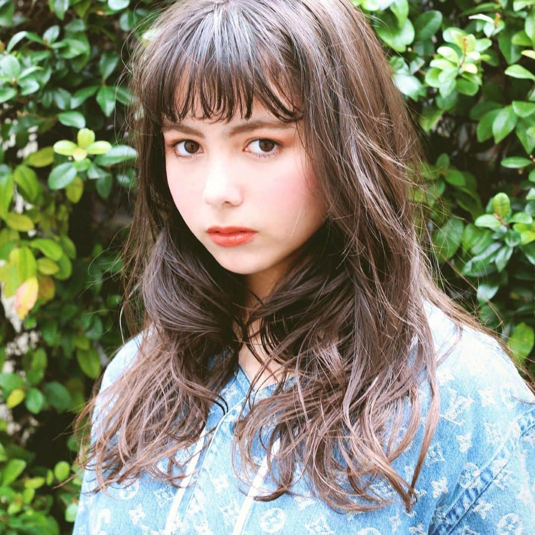 渡部幸也のインスタグラム：「本日も梅雨とは思えないくらい、最高に良い天気です✨ とは言え雨もまだまだ振りそうですし、暑くなって汗で髪の毛のくせもでやすい時期、ストレートパーマも良いですが、ラフに仕上がるパーマもオススメです🙆‍♂️ 後半戦もサロン定休日以外は、サロンに出勤していまので、皆様からのご予約お待ちしています🙇 よろしくお願いします😊  #ヘアスタイル #ヘア #髪型 #ヘアカタログ #ヘアセット #ヘアアレンジ #パーマ #カラー #ヘアカラー #hair #恵比寿美容院 #代官山美容室 #代官山美容院 #美容学生 #サロン #中目黒美容室 #中目黒美容院 #恵比寿美容室 #サロンモデル #中目黒ランチ #恵比寿ランチ #hpb_hair #中目黒 #代官山 #恵比寿 #渋谷 #ar_magazine #murua #emoda #snidel」