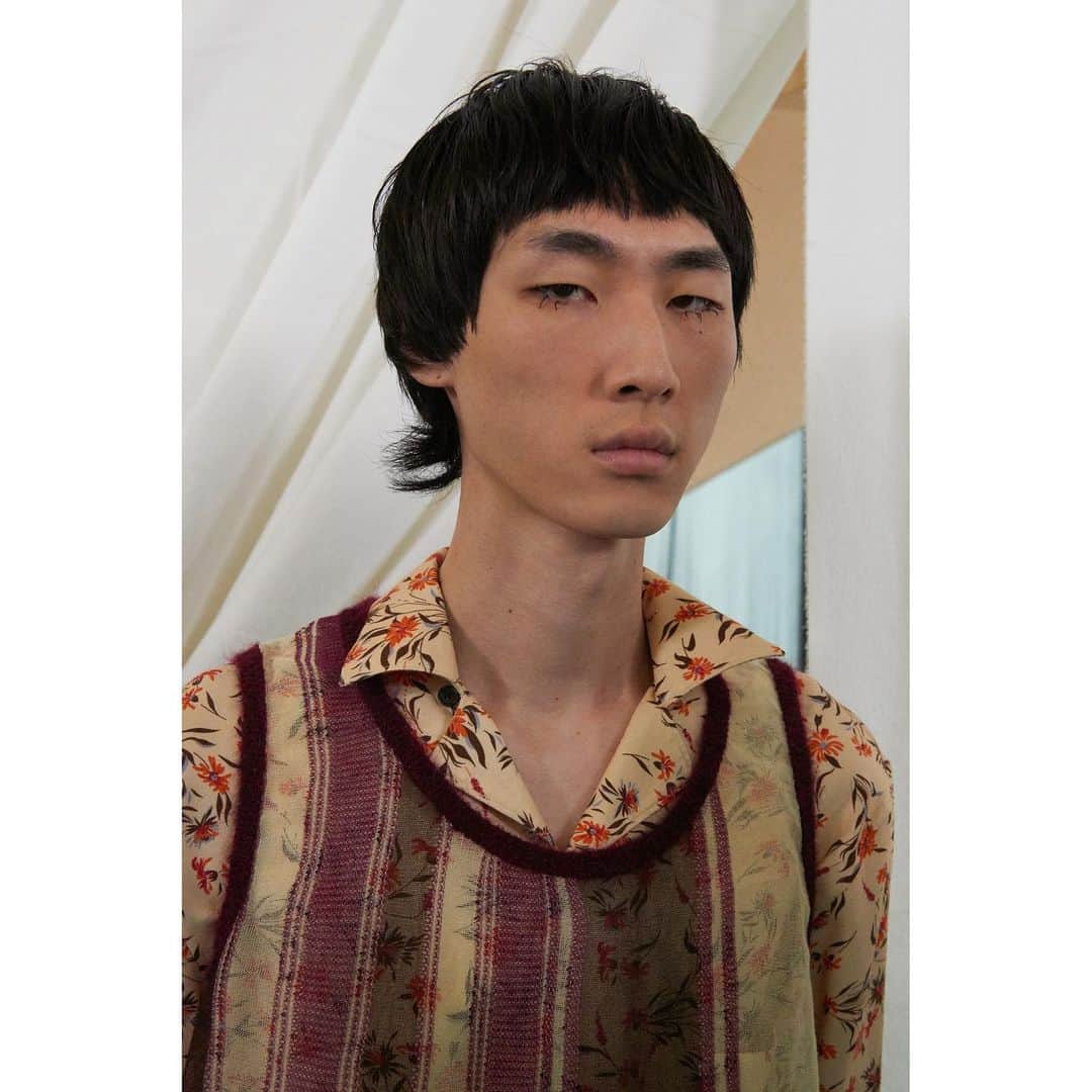 Acne Studiosさんのインスタグラム写真 - (Acne StudiosInstagram)「Introducing the #AcneStudios Men’s Spring/Summer 2020 collection. Shirts run throughout, from archetypal cuts to oversized granddad collar shirts with added functional pockets, and floral shirts that hang loose on the body. ⁣⁣⁣ ⁣ Head over to our Stories to watch @RussWest44’s takeover.」6月20日 15時02分 - acnestudios