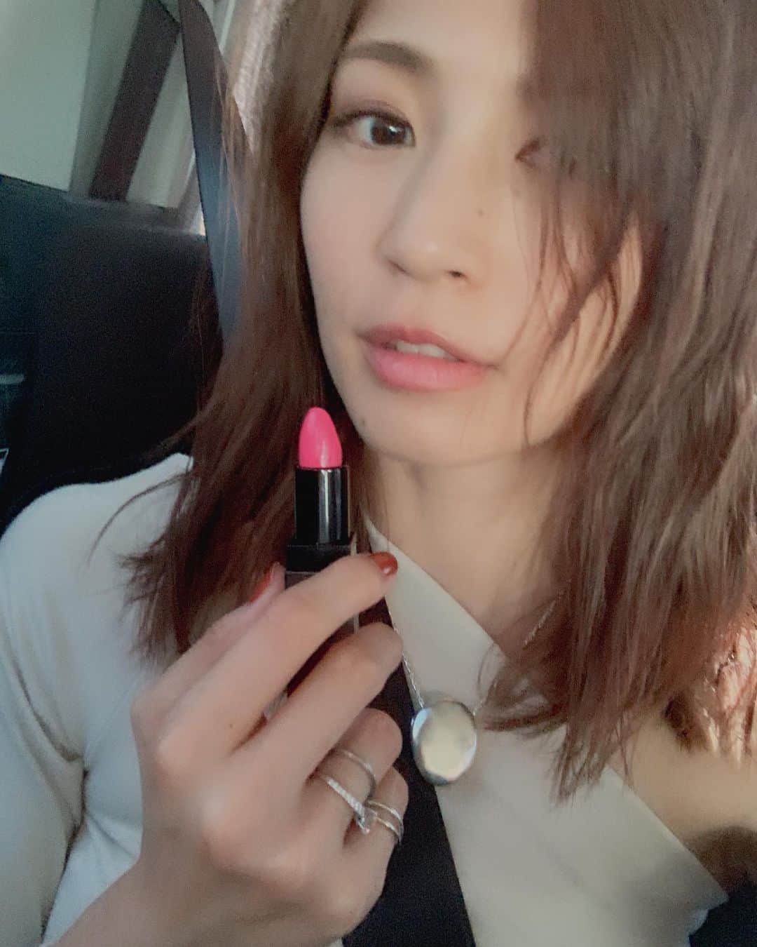 安田美沙子さんのインスタグラム写真 - (安田美沙子Instagram)「最近のお気に入りリップ💄💕THREEの透明ピンク✨メイクさんも赤紫のラインを引いてくれました。 今日は、収録が2本。母にヘルプを出して、甘えています。帰ったらお母さんがいる、嬉しいな。いくつになっても甘えん坊。笑  #instagood  #lip #three #pink #make #thanks」6月20日 15時19分 - yasuda_misako