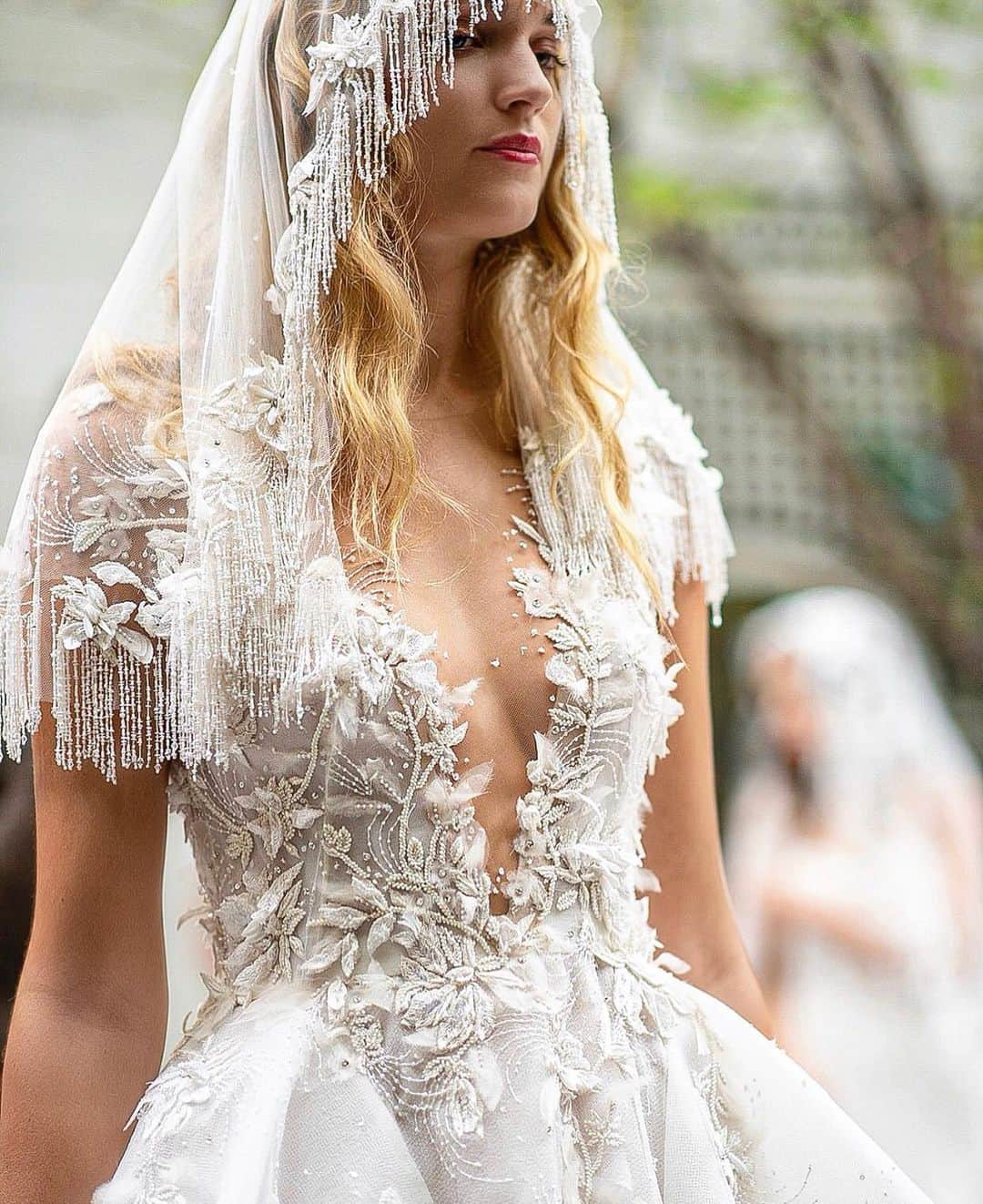 Marchesaさんのインスタグラム写真 - (MarchesaInstagram)「The Fall/Winter 2019 Marchesa Bridal Collection is available July 11th - July 13th @markingrambride. Photo by @joannatotolici.#marchesa #marchesanotte #marchesabridal #marchesanottebridal #bridal」6月20日 6時49分 - marchesafashion