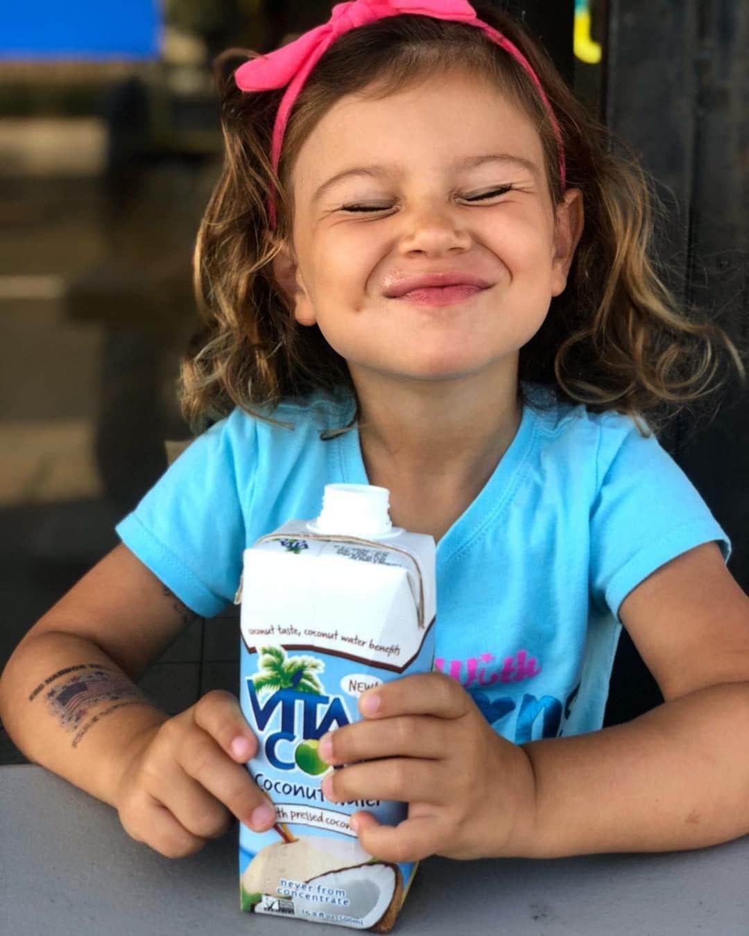 Vita Coco Coconut Waterのインスタグラム：「Possible to hate: coconut water Impossible to hate: our Pressed Coconut and this little girl sipping it」