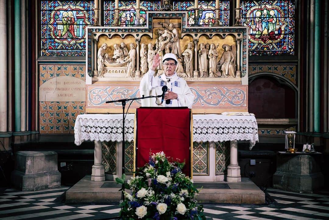 TIME Magazineさんのインスタグラム写真 - (TIME MagazineInstagram)「With arms raised and a hard hat on his head, #Paris Archbishop Michel Aupetit leads the first Mass held inside #NotreDame since a fire in April destroyed parts of the roof and felled its majestic spire. The June 15 service commemorated the dedication of the French cathedral’s altar. “We stepped into another world,” said photographer Guillaume Poli, who was among a small group of people allowed to witness the Mass, of the fire-damaged interior. “It was a familiar and unknown place altogether.” Photographs by @glmpoli—@agence_ciric for TIME」6月20日 7時02分 - time