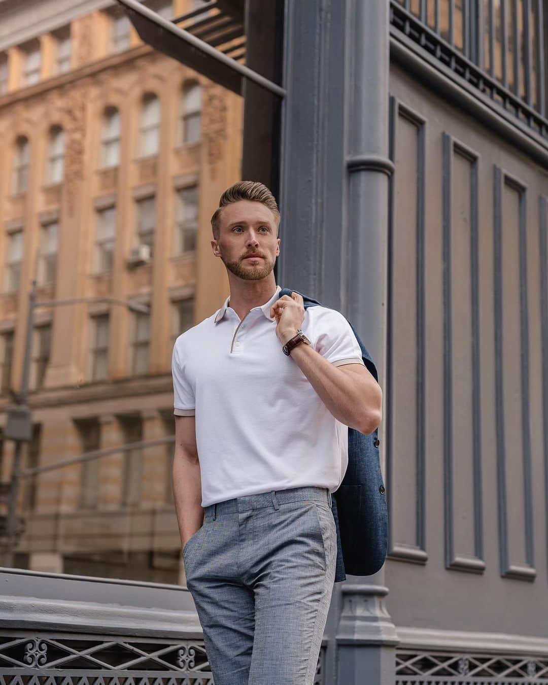 ペリーエリスのインスタグラム：「Be the first on the scene in game-changing looks of the season. Tap to shop. 📷 @thecuff.co #PerryEllis #LifeReadySince1976」