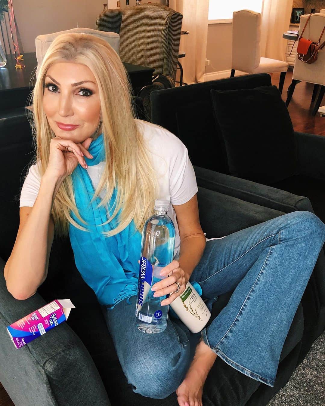 ヘザー・マクドナルドのインスタグラム：「New Jen Aniston video dropping soon! Do your Christian service and let people know the joy that this account as well as the Juicy Scoop podcast brings you. Or see Jen and I live at the link in my bio.」