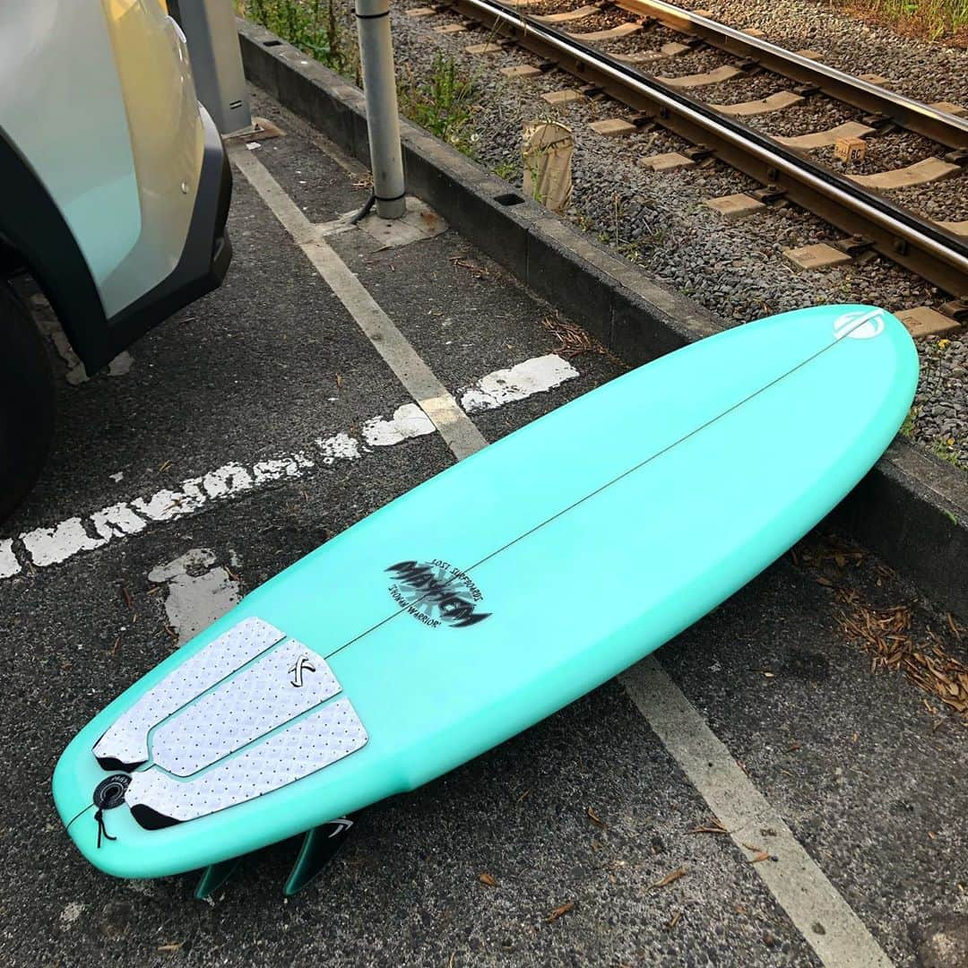 Isseki Nagaeさんのインスタグラム写真 - (Isseki NagaeInstagram)「My final weapon for Shonan,5’8” Lost Shonan warriors  #beach #surfinglife #surfboard #mysurfboard #lostsurfboard #shonanwarrior #shonan #surfing  大混雑の湘南の最終兵器「ショーナン・ウォーリアーズ」。なんてベタな名前だと思ったけど、マジで爆乗りできすぎて疲労が半端ない」6月20日 8時01分 - isseki_nagae