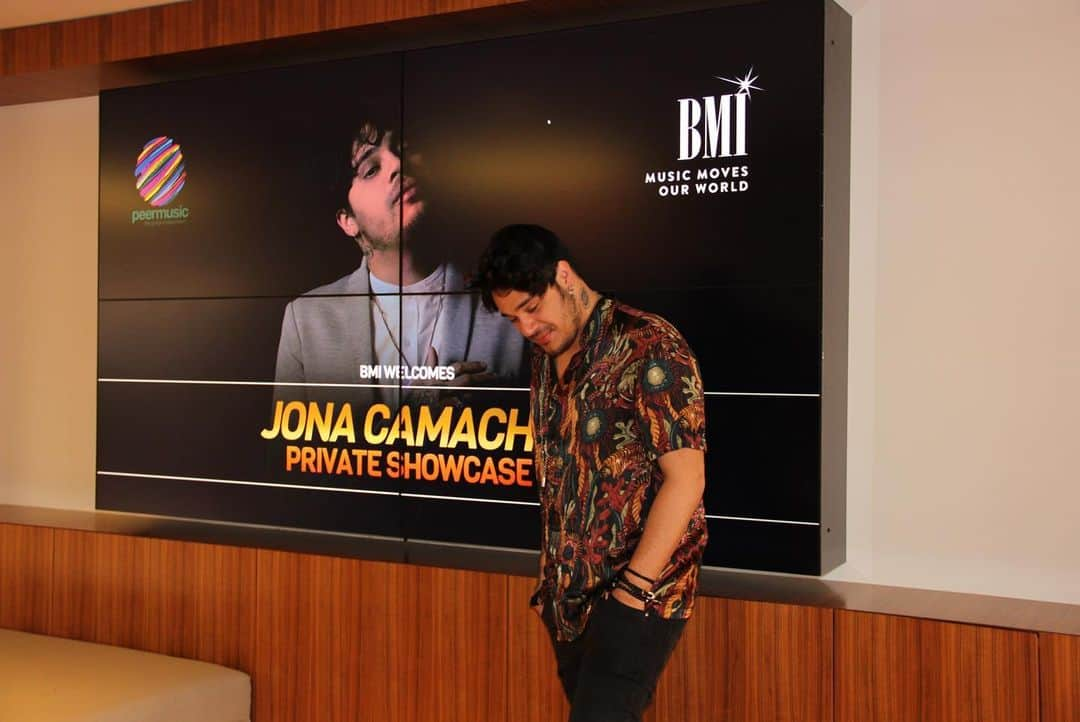 Broadcast Music, Inc.さんのインスタグラム写真 - (Broadcast Music, Inc.Instagram)「A big thank you to @jonacmusic for giving #BMILA a private listening session of your fantastic works. 🙌🎧 We can’t wait to see what you’ll do at @thelamc next month! #BMILatin. @peermusic @the3collective #JonaCamacho #BMILAMC」6月20日 8時03分 - bmi