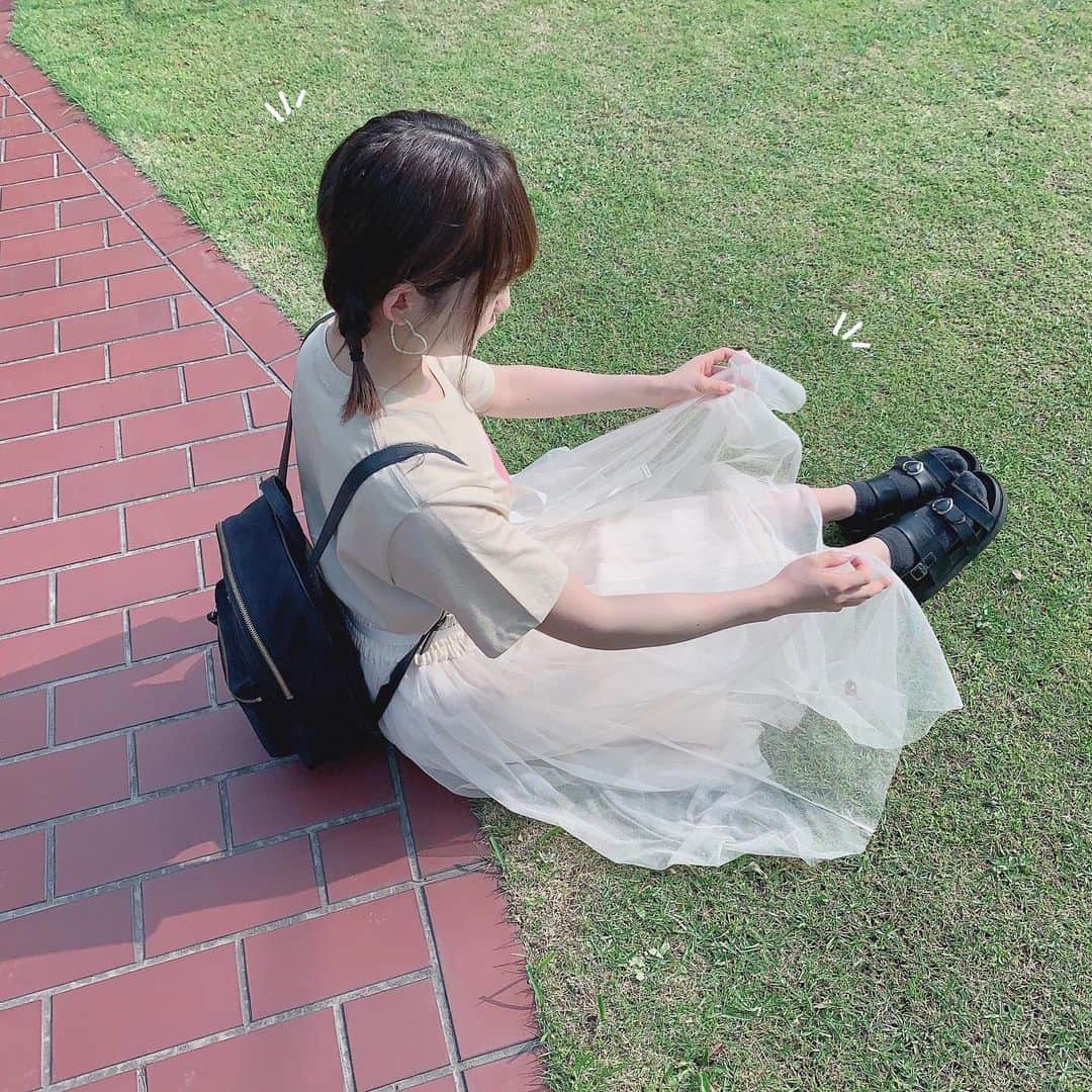 夏川愛実のインスタグラム：「ㅤㅤㅤㅤㅤㅤㅤㅤㅤㅤㅤㅤㅤ ㅤㅤㅤㅤㅤㅤㅤㅤㅤㅤㅤㅤㅤ  おはようございます。💗 昨日の #私服 ㅤㅤㅤㅤㅤㅤㅤㅤㅤㅤㅤㅤㅤㅤㅤㅤㅤㅤㅤㅤㅤㅤㅤㅤㅤㅤㅤㅤㅤㅤ スカートのボリュームがすごい☺️ ㅤㅤㅤㅤㅤㅤㅤㅤㅤㅤㅤㅤㅤㅤㅤㅤㅤㅤㅤㅤ トップス ピアス @wego_osu  スカート @grl_official  リュック @katespadejapan ㅤㅤㅤㅤㅤㅤㅤㅤㅤㅤㅤㅤㅤㅤㅤㅤㅤㅤㅤㅤ ㅤㅤㅤㅤㅤㅤㅤㅤㅤㅤㅤㅤㅤㅤㅤㅤㅤㅤㅤㅤ ㅤㅤㅤㅤㅤㅤㅤㅤㅤㅤㅤㅤㅤㅤㅤㅤㅤㅤㅤㅤㅤㅤ #私服コーデ#春コーデ#コーデ#春服#大学生コーデ#今日のコーデ #tシャツコーデ#tシャツ#ベージュコーデ#wego#grl #低身長コーデ#148cmコーデ#ロングスカート#レーススカート #ショートボブ#ショート女子#ショートヘアアレンジ#みつあみ ㅤㅤㅤㅤㅤㅤㅤㅤㅤㅤㅤㅤㅤㅤㅤㅤㅤㅤㅤㅤㅤㅤㅤㅤ」