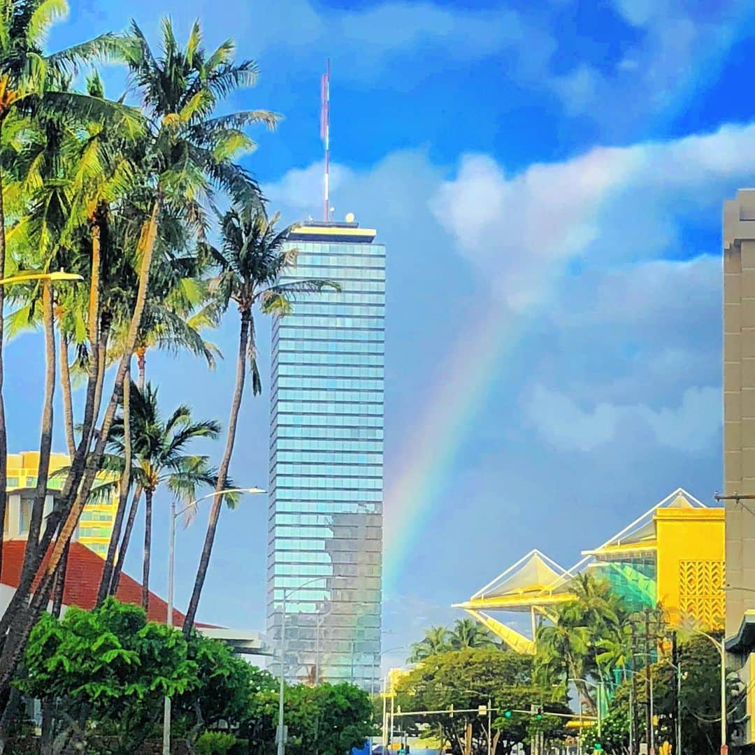 朝比奈南さんのインスタグラム写真 - (朝比奈南Instagram)「#rainbow #レインボー #虹 #trip #travel #instatravel #travelgram #hawaii #waikiki #hawaii🌴 #hawaii🌺 #旅 #旅行 #セルフポートレート #selfportrait #fashion #camera #カメラ #写真 #ミラーレス一眼 #ミラーレス #α6000 #ポートレート #sony #カメラ好きな人と繋がりたい #camera📷 #beach #海 #ビーチ #リゾート」6月20日 8時22分 - minami_asahina