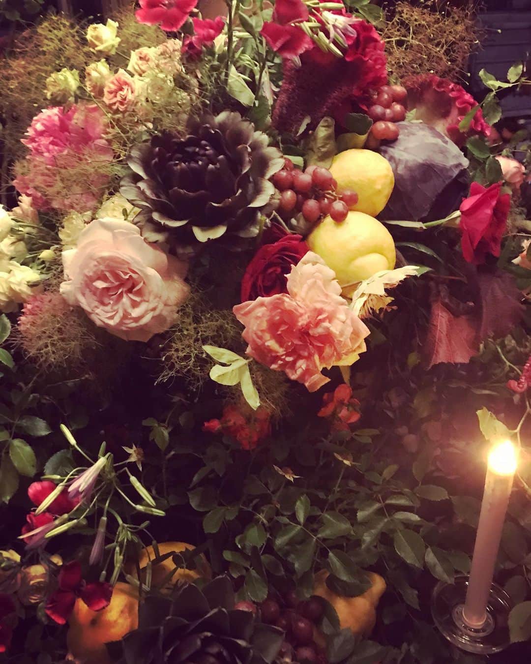 アレクシマビーユのインスタグラム：「Bravo @cordeliadecastellane  for this amazing flower setting and to @antoinearnault & @patou.benjamin for the rebirth of @laperouse_paris  @alexismabille #laperouse #paris #parislanuit #placetobe #salons #prive #confidences #alexismabille #secret #cordeliadecastellane #momagroup @momagroup」