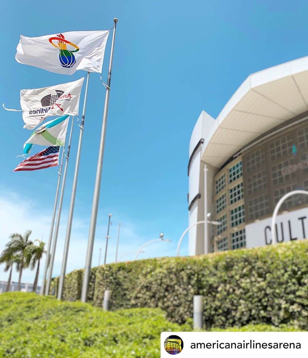 Miami HEATさんのインスタグラム写真 - (Miami HEATInstagram)「#Repost • @americanairlinesarena We are a home for all ways of life, all types of love and all kinds of fans. 🌈 #PrideMonth」6月20日 8時40分 - miamiheat