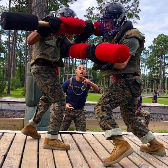 アメリカ海兵隊さんのインスタグラム写真 - (アメリカ海兵隊Instagram)「Recruit Beatdown  Recruits with @mcrdparrisisland conduct pugil stick training on June 19, 2019 at MCRD Parris Island, South Carolina  #FightNight #USMC #Marines #Knockout」6月20日 8時49分 - marines