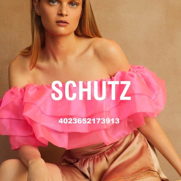 Schutzのインスタグラム：「PINK MOOD. POWERFUL ATTITUDE.  #SCHUTZRESORT」