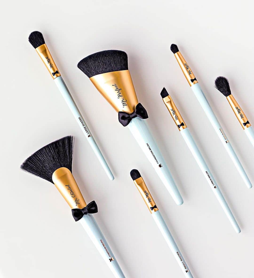Too Facedさんのインスタグラム写真 - (Too FacedInstagram)「Meet the CRUELTY-FREE brushes of your dreams! 🤩 Brush up on your makeup skills with our Mr. Right 5-Piece Brush Set, Mr. Chiseled Contour Brush, and our NEW Mr. Perfect Foundation Brush! 💕 Tap to shop! #tfcrueltyfree #toofaced」6月20日 9時06分 - toofaced