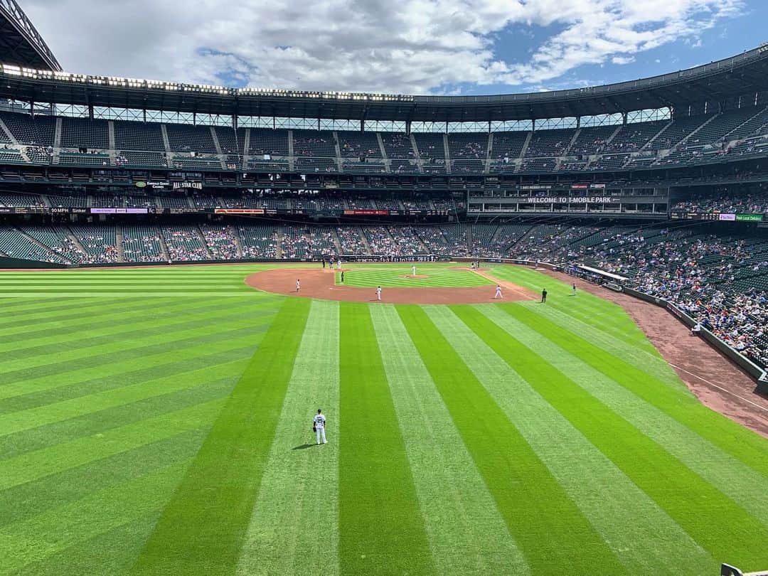 Jimmy Eat Worldのインスタグラム：「Seattle. Mariners are clobbering the Royals. It’s a beautiful day. Oh what’s that? You don’t have a ticket to tonight’s show at the WaMu Theater? C’mon let’s fix that. We’ll be on stage at 7:45pm.」