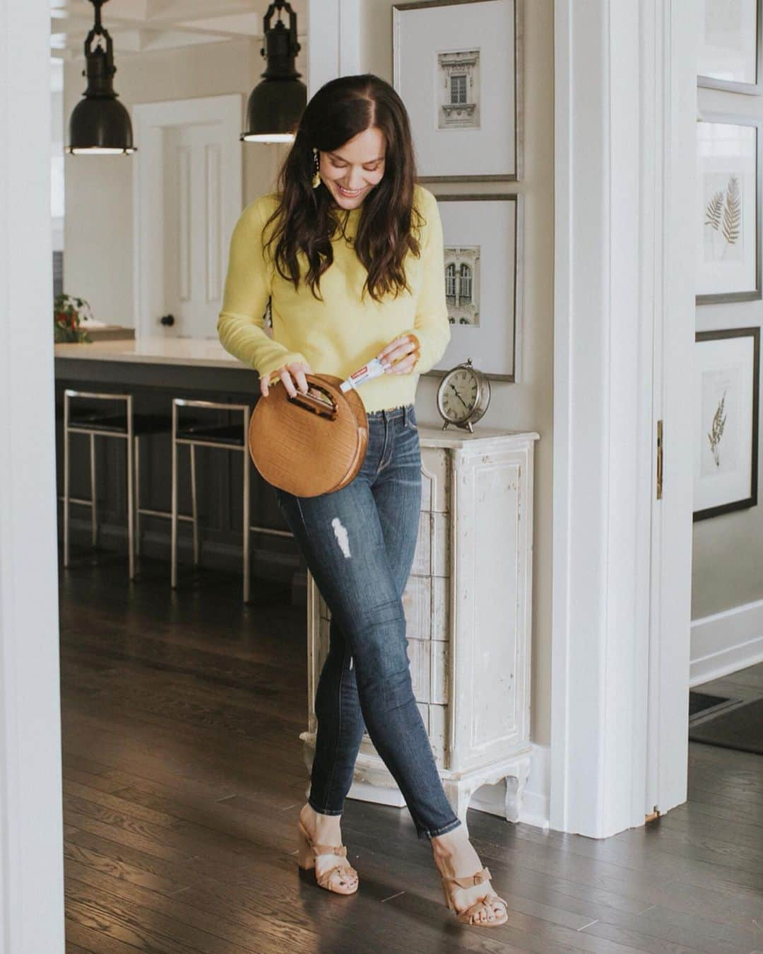 テッサ・ヴァーチュさんのインスタグラム写真 - (テッサ・ヴァーチュInstagram)「Always on the move, and always prepared with my mini @colgate Total 🏃‍♀️! Oral health is intertwined with overall health, and there's no toothpaste I trust more than the #NewColgateTotal formula. What's your reason to smile?  #ColgateSmile #ad」6月20日 9時28分 - tessavirtue17