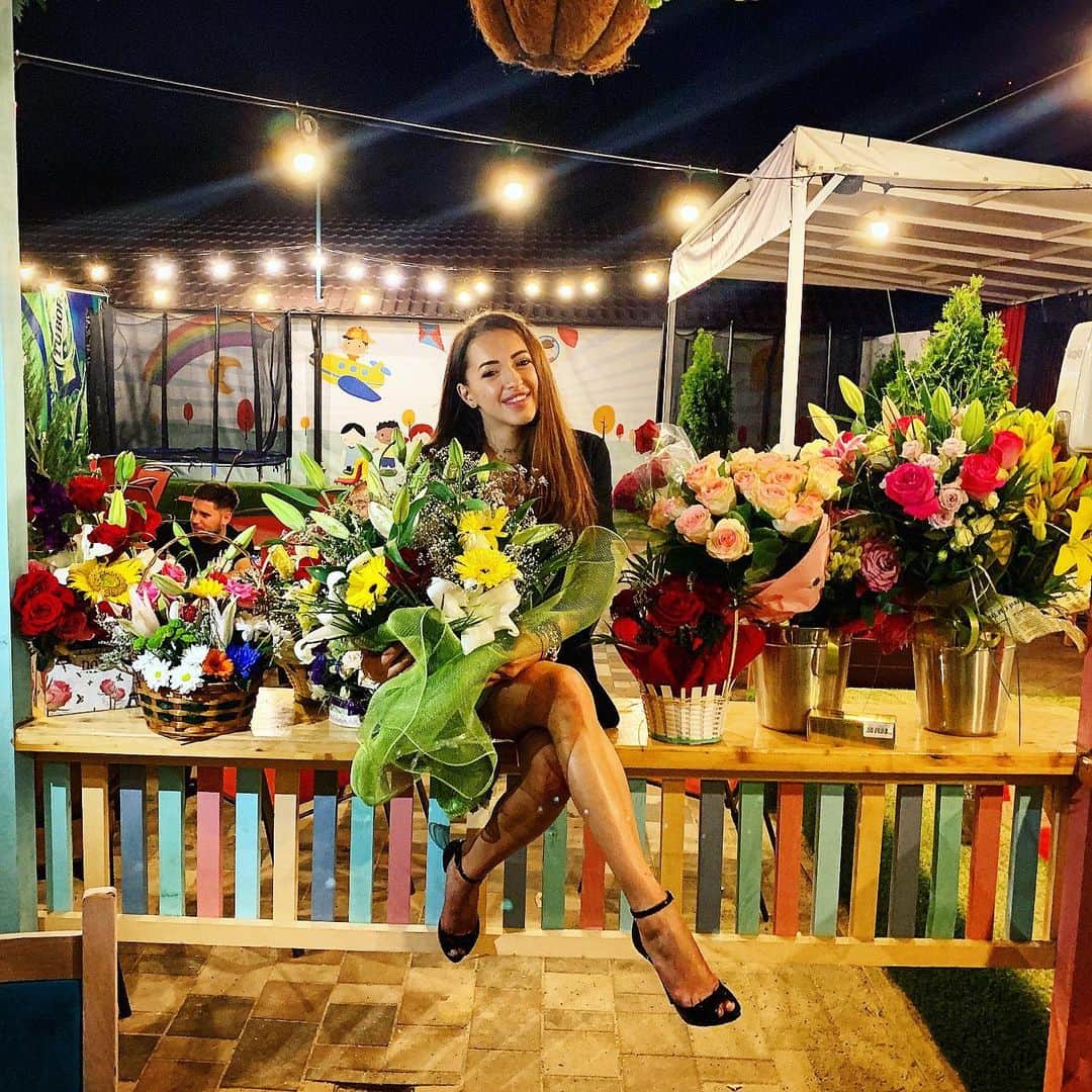 ラリサ・ヨルダケのインスタグラム：「#23ani • Si tot ce conteaza pana la urma este sufletul omului!🕊💓 • Va multumesc tuturor ❤️」