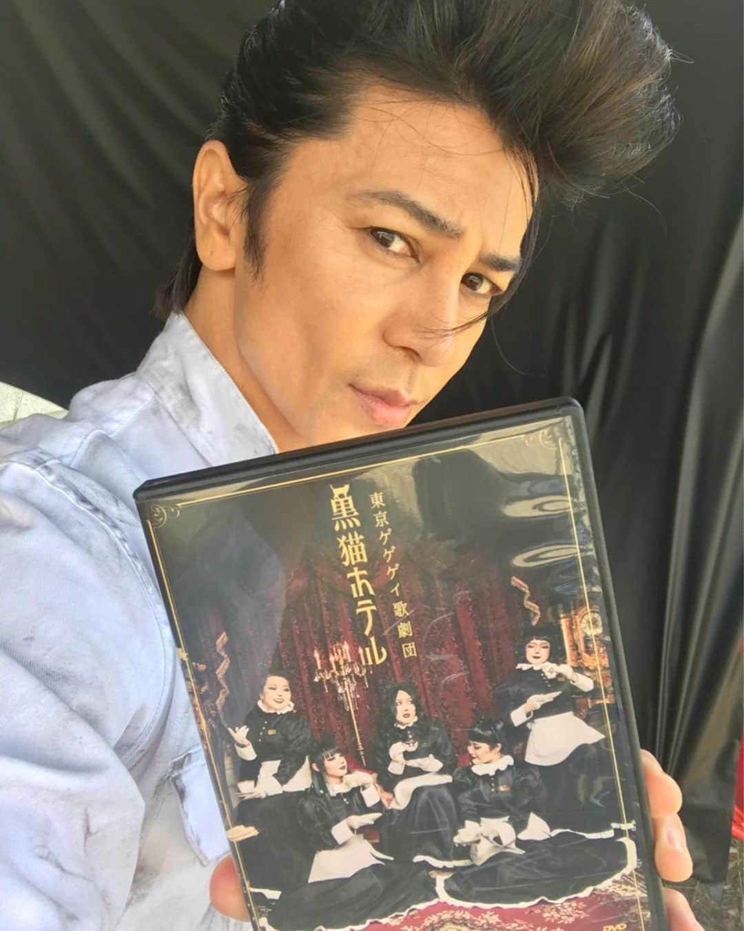 武田真治さんのインスタグラム写真 - (武田真治Instagram)「2019.6.20.東京ゲゲゲイ歌劇団「黒猫ホテル」DVD 本日から発売です！  世界で認められているそのパフォーマンスが余すところなく凝縮されたライブ映像は必見‼︎ 僕が参加させて頂いた三曲とも収録されています♫ こんなカッコいい人たちに引き合わせてくれた#ロッキーホラーショー に感謝☆ #東京ゲゲゲイ #武田真治 とある仕事の撮影中ゆえに鬼リーゼント(^ ^)」6月20日 9時44分 - shinji.takeda