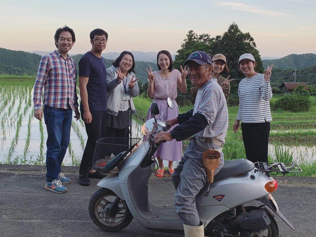 のインスタグラム：「舞鶴の皆さんに とってもお世話になっています😭 . 色々なご協力の他に、 ここで採れる美味しい卵🥚をいただいたり 泊まらせていただいている 「マリンビレッジ 風月」のお父さんが BBQを用意してくださったり . そして ご飯まで炊いてくれて . 「卵かけご飯どうぞ」って！ TKG😆💕 最高でした！！ . 別日には ホクホクのじゃがいも🥔や 採れたてのキュウリ🥒、ミニトマト🍅 おにぎりまで🍙 . もう、感謝しかありません😭🙏🏻 . 撮影部、俳優部の皆さんと 美味しくいただきました！ ありがとうございます！！ . #京都 #舞鶴 #丹後神崎 #マリンビレッジ風月」