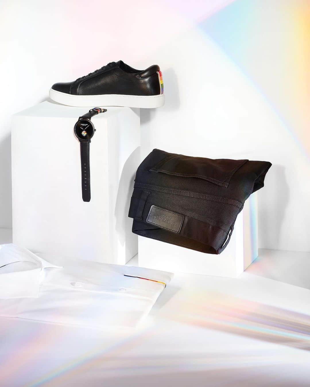 のインスタグラム：「Step out with PRIDE. THE BUTTONED-UP PACK has arrived. Our limited-edition pride packs were created in partnership with UN Foundation @free.equal to support fair treatment and equal rights for the LGBTQ+ community. Shop all the pride packs online or at the Kenneth Cole NYC Flagship store at Bond + Bowery. #TiedWithPride」