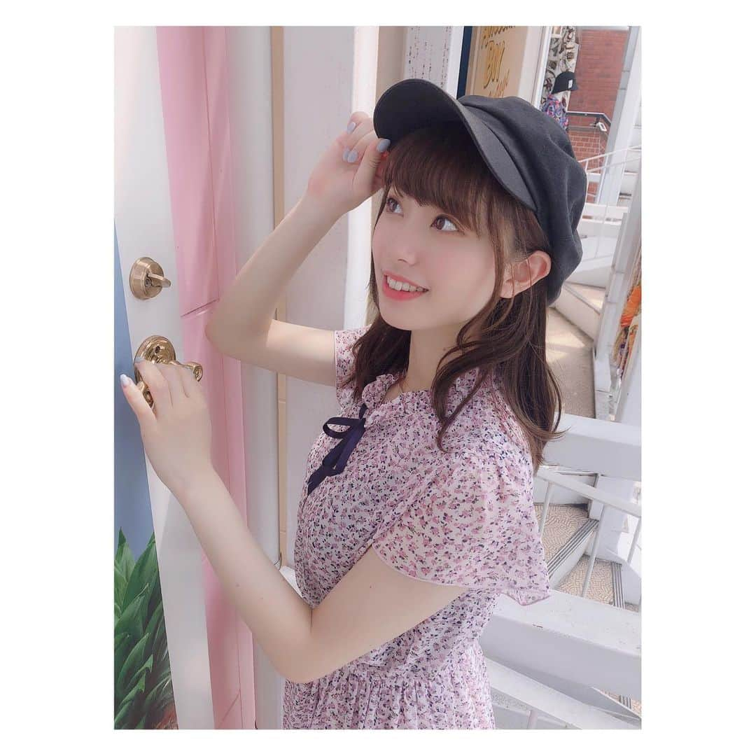 星名あゆみさんのインスタグラム写真 - (星名あゆみInstagram)「最近、暑いからキャスケット被ってる〜^_^﻿🌸 ワンピースは #fint のものです👗 ・﻿ ・﻿ #instagramjapan  #ポートレート #japanesegirls #photoshop #like4likes #idol #ootd #ファッション #アイドル #followme #instagood #instafood #ootdfashion #selfie #me #ananotherangelus #フィント #retro #purple  #花柄ワンピース」6月20日 15時34分 - hoshina_ayumi