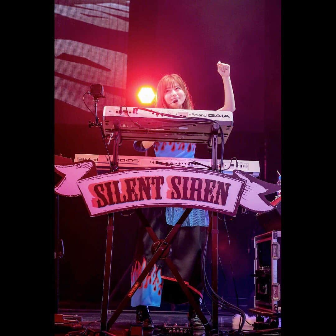 SILENT SIRENさんのインスタグラム写真 - (SILENT SIRENInstagram)「. . 2019.06.10 SILENT SIREN LIVE TOUR 2019 『31313』追加公演@Zepp DiverCity . ライブ写真を見返すとその時のライブを思い出しますね🌈🌈 . . 📸photo by @katsumikosakai_photography」6月20日 15時39分 - silentsiren_official