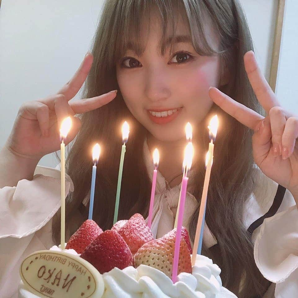 IZ*ONEさんのインスタグラム写真 - (IZ*ONEInstagram)「와~~!! 저 엊그제 한국에서는 19살 일본에서는 18살이 되었어요~~~🎂 생일날을 오랜만에 가족이랑 함께 보낼 수 있어서 너무 행복했어요~~:) 그리고 우리 위즈원~~~!! 많이 축하해주셔서 정말 감사합니다!! 앞으로도 위즈원을 행복하게 해 줄 수 있도록 열심히 하겠습니다! ⠀⠀⠀ わーーー！ 一昨日、日本では18歳、韓国では19歳になりました🎂 誕生日を家族と過ごせたのは、久しぶりで本当に嬉しかったです😌 そして、WIZ*ONEのみなさん！ たくさんのお祝いの言葉、本当にありがとうございます！ これからも、WIZ*ONEの皆さんを幸せにできるように頑張ります！ ⠀⠀⠀ #나코 #なこ #矢吹奈子 #IZONE #아이즈원 #アイズワン」6月20日 10時16分 - official_izone