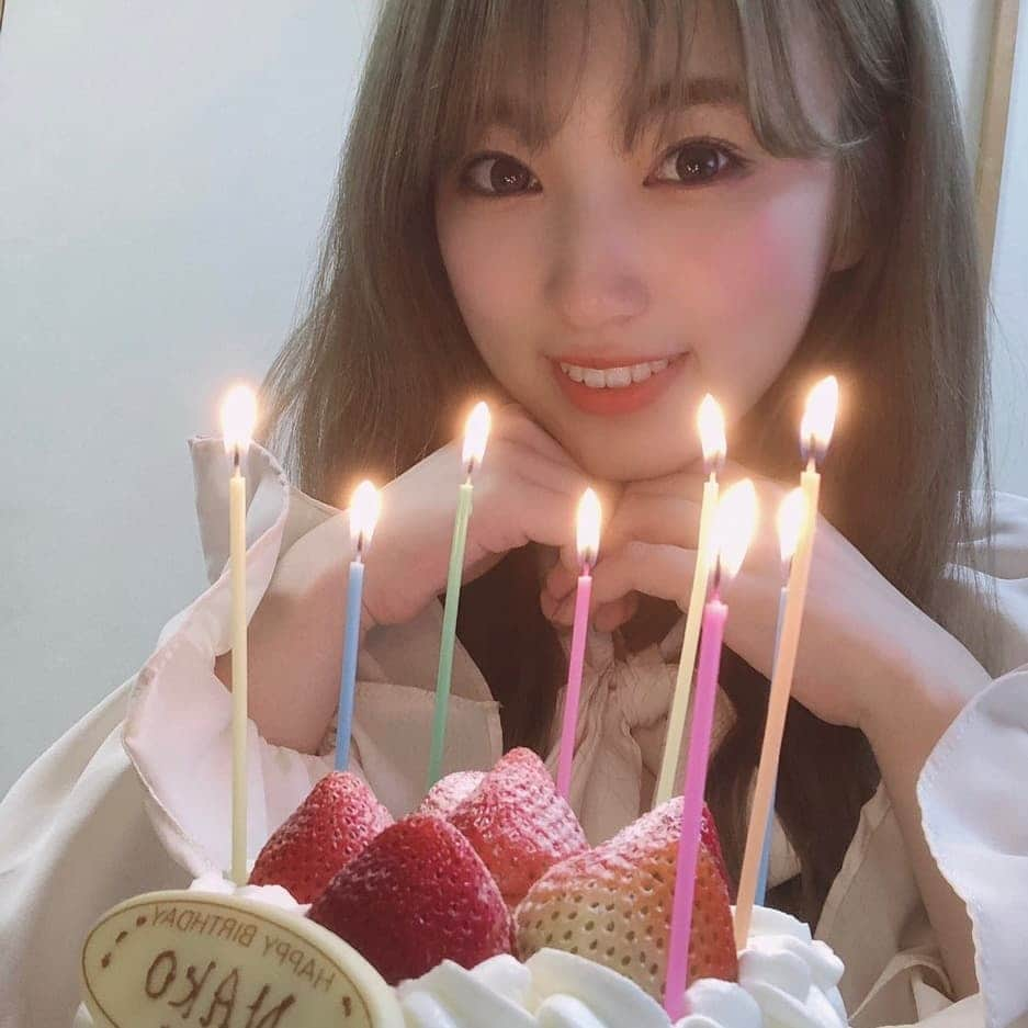 IZ*ONEさんのインスタグラム写真 - (IZ*ONEInstagram)「와~~!! 저 엊그제 한국에서는 19살 일본에서는 18살이 되었어요~~~🎂 생일날을 오랜만에 가족이랑 함께 보낼 수 있어서 너무 행복했어요~~:) 그리고 우리 위즈원~~~!! 많이 축하해주셔서 정말 감사합니다!! 앞으로도 위즈원을 행복하게 해 줄 수 있도록 열심히 하겠습니다! ⠀⠀⠀ わーーー！ 一昨日、日本では18歳、韓国では19歳になりました🎂 誕生日を家族と過ごせたのは、久しぶりで本当に嬉しかったです😌 そして、WIZ*ONEのみなさん！ たくさんのお祝いの言葉、本当にありがとうございます！ これからも、WIZ*ONEの皆さんを幸せにできるように頑張ります！ ⠀⠀⠀ #나코 #なこ #矢吹奈子 #IZONE #아이즈원 #アイズワン」6月20日 10時16分 - official_izone