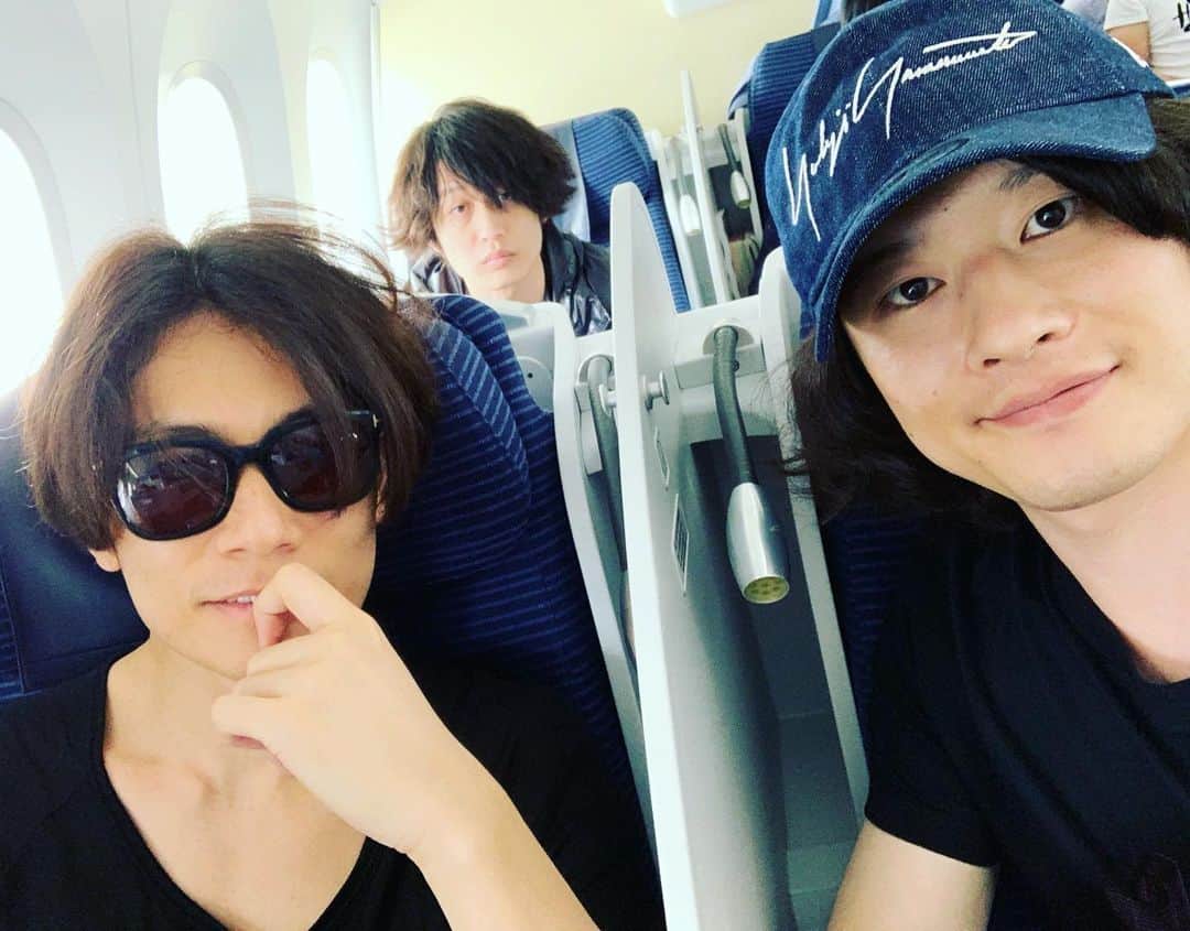 磯部寛之のインスタグラム：「Off to Shanghai for the first time. So excited to be there! Hiro 初めての上海、行ってきます。めちゃ楽しみ。ひろ #alexandros #sleeplessinbrooklyn #sleeplessinshanghai #shanghai #わくわく」