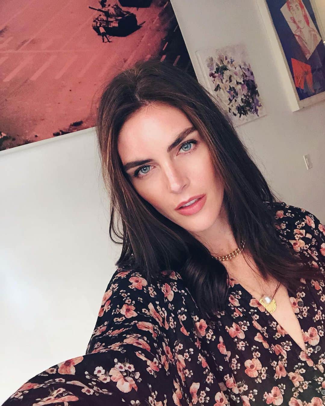 ヒラリー・ローダのインスタグラム：「🌺🌺」