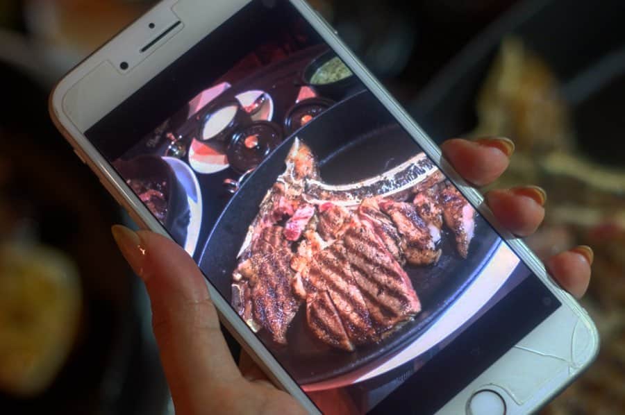 奥田順子さんのインスタグラム写真 - (奥田順子Instagram)「日本国内３店舗目となるBLT STEAK OSAKA ・ 一足お先に行ってきました🍴 お料理は、どれもアメリカンなサイズなので、みんなでいろんなメニューをシェアできるのが嬉しい！大きい熟成肉は、ボリューム満点！！ ・ 梅田ハービスPLAZA１階に、2019年6月21日オープン🥩ラグジュアリーな空間で、個室も4つあり、子供ももちろんOK! 7月からlunchもスタートということなので、さっそく予約しよう！  大阪市北区梅田2丁目5-25 ハービスPLAZA 1階 #BLT#BLT大阪#BLTステーキ#大阪子連れ#梅田子連れレストラン#梅田#梅田個室レストラン#大阪個室レストラン」6月20日 10時19分 - okuda_junko