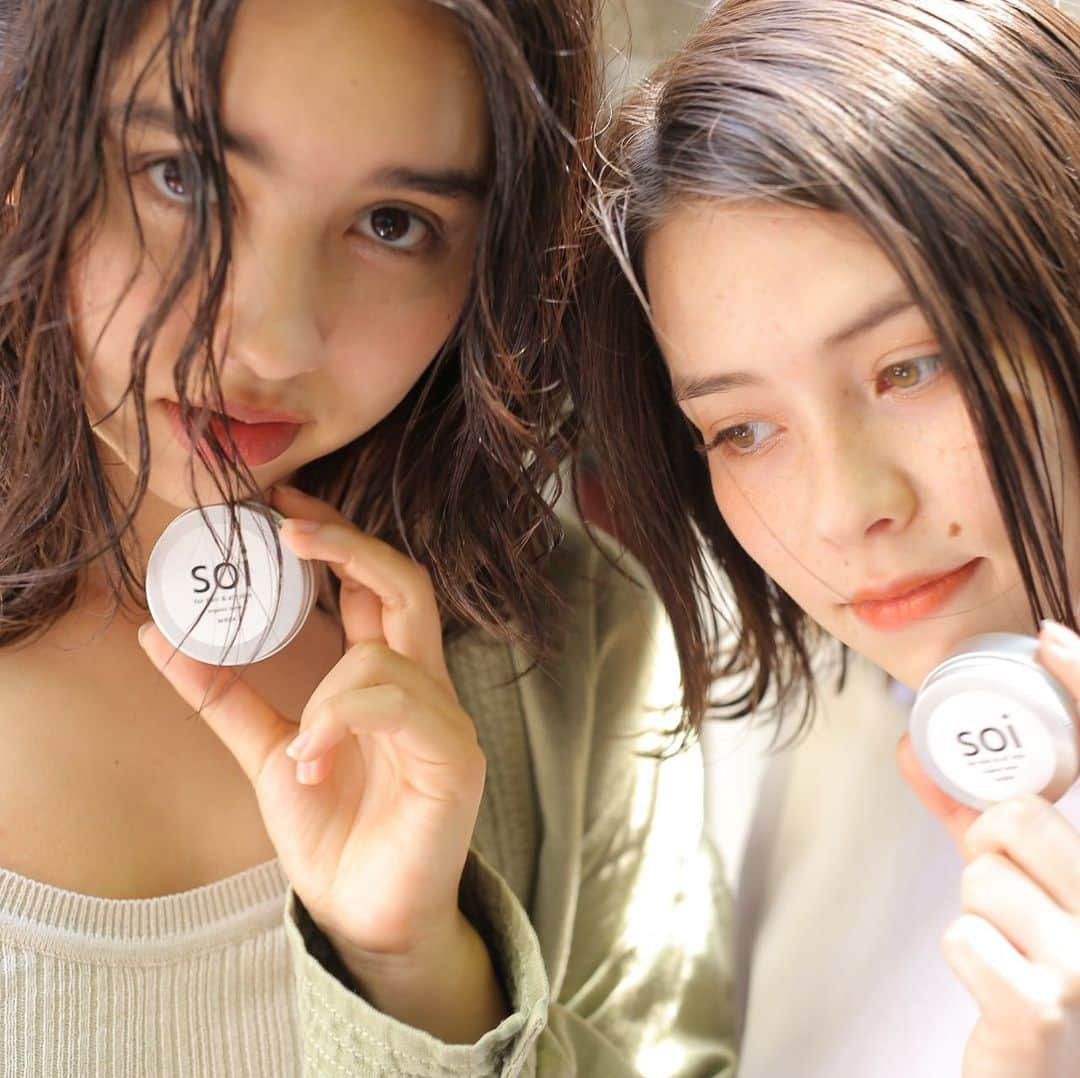 ELICA COLLECTIONさんのインスタグラム写真 - (ELICA COLLECTIONInstagram)「soibalm&soioil🎨 #抜け感 #透明感 #ヘアケア #ヘアバーム  #ショート #シアバター #濡れ感 #soi #elica #ミツロウ #ナチュラルバーム #カジュアル #soioil #soibalm #アットコスメ #ヘアオイル #ヘアーワックス」6月20日 10時19分 - soi_haircare