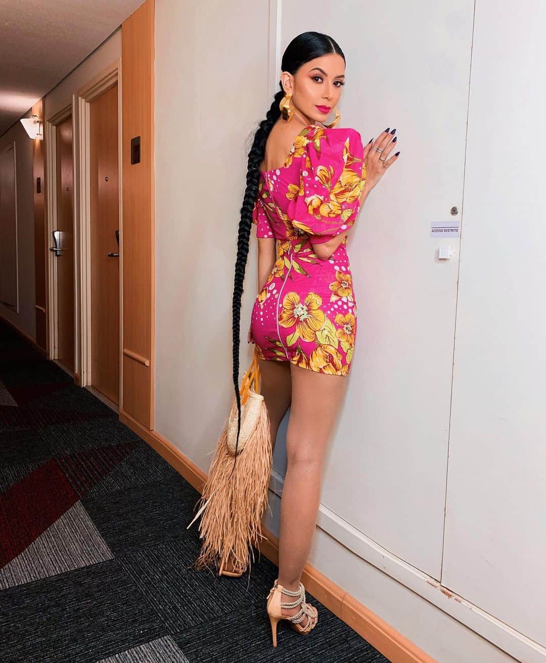 Gabriela Salesのインスタグラム：「Vocês me prometeram Kylie Jenner e Bruna Marquezine Kkkkk no chaum de Shanaya」