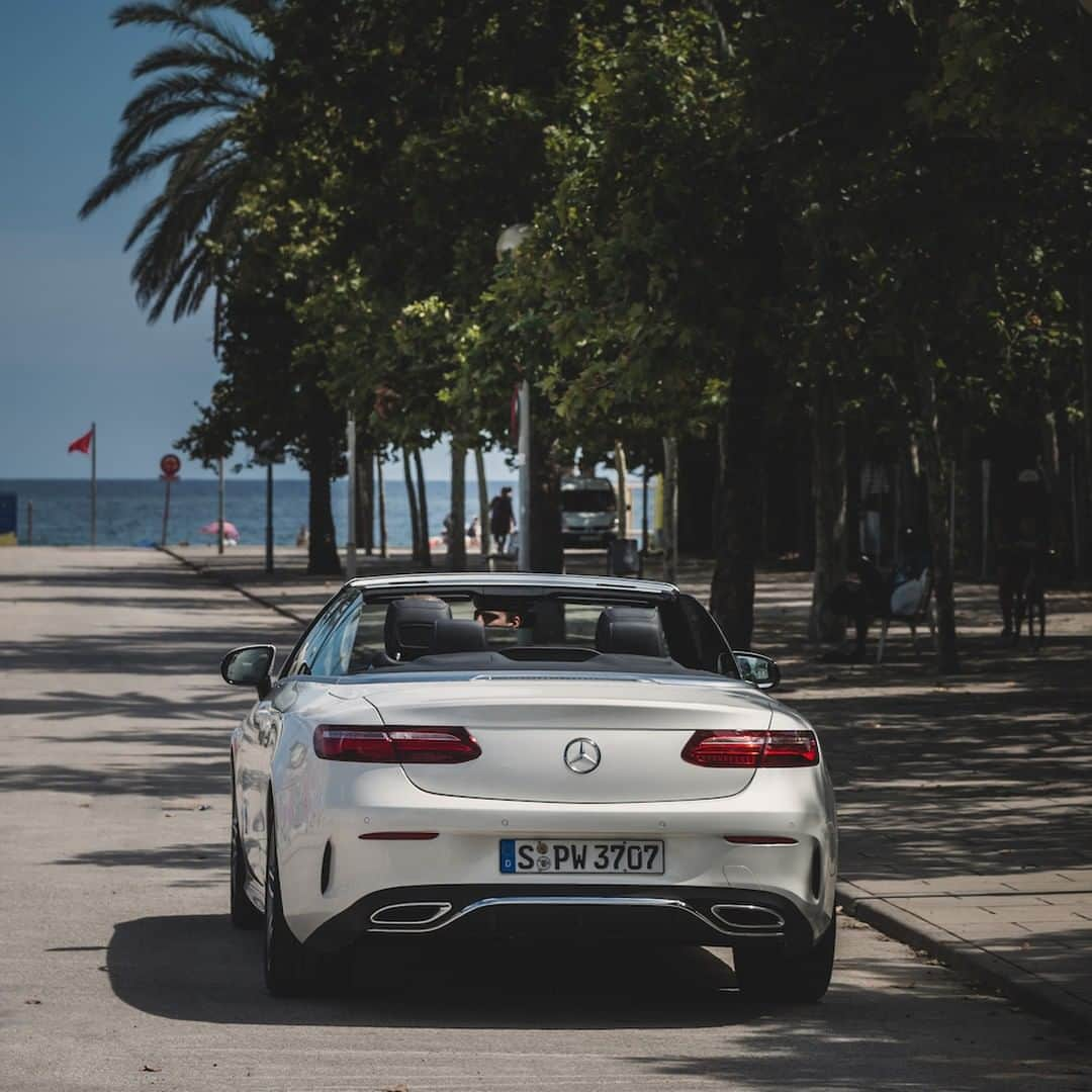 メルセデス・ベンツさんのインスタグラム写真 - (メルセデス・ベンツInstagram)「Off to the next beach with the E-Class Cabriolet.🌴 📸: @jkuehnel_ for #MBsocialcar . #Mercedes #MBCar #MercedesBenz #Eclass #cabrio #carsofinstagram #InstaCars #sun #beach」6月20日 11時00分 - mercedesbenz