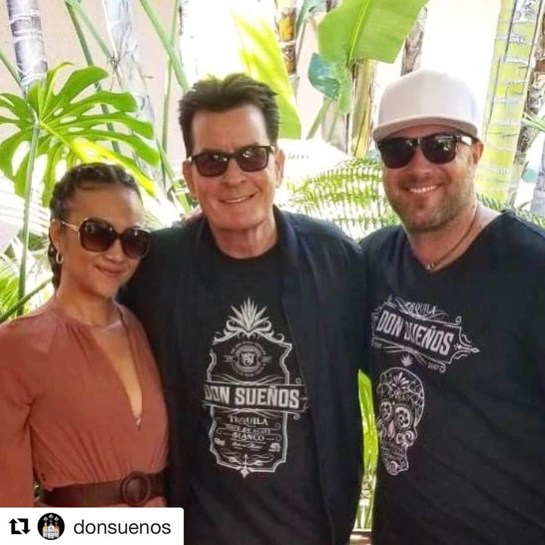 チャーリー・シーンのインスタグラム：「I am pleased to join the #DonSuenos family as a co-owner!  honored  to be involved!  The Zimm is brilliant.  mucho mas to come ! ©️ #Repost @donsuenos ・・・ We are pleased to officially welcome @charliesheen to the #DonSuenos family as a co-owner! We look forward to spreading our fantastic spirit around the world together.  #Tequila  #Winning #TheDonOfAllTequilas #pleasedrinkresponsibly」