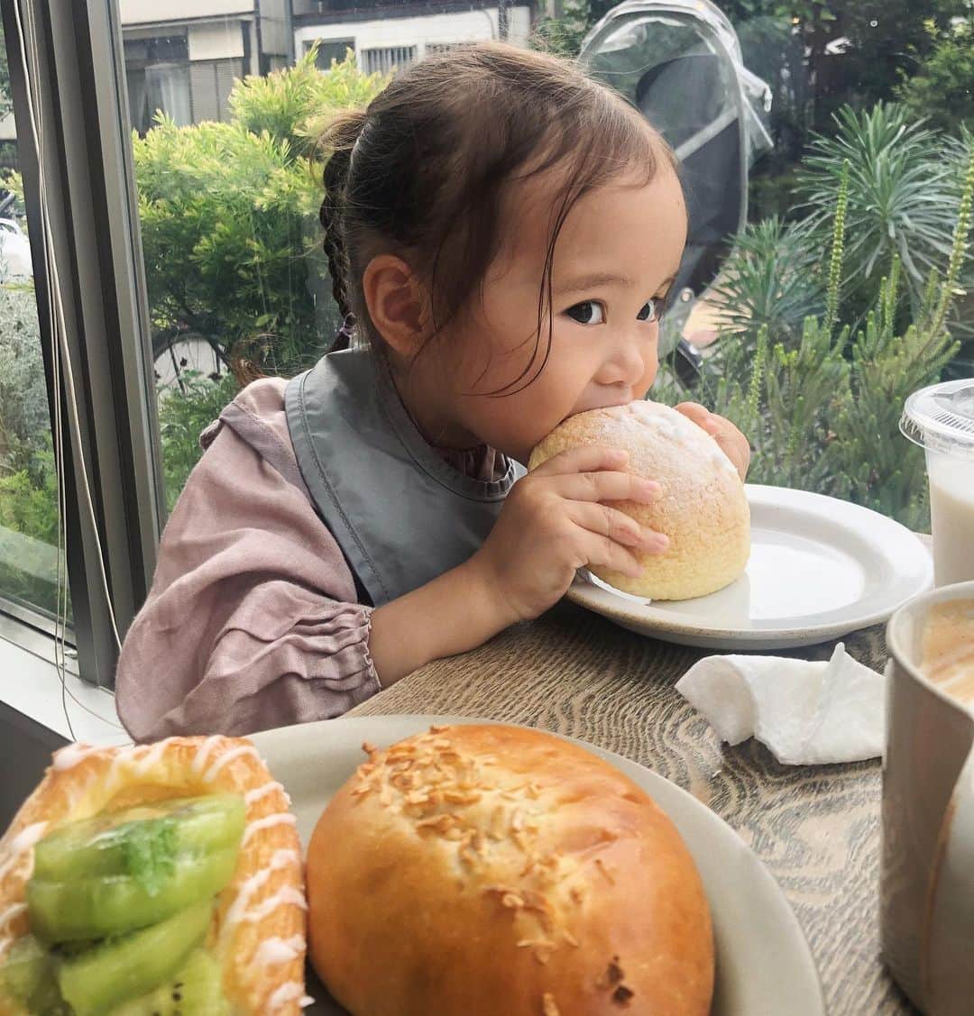畑田萌のインスタグラム：「まんまるっ👶🏻🥯」