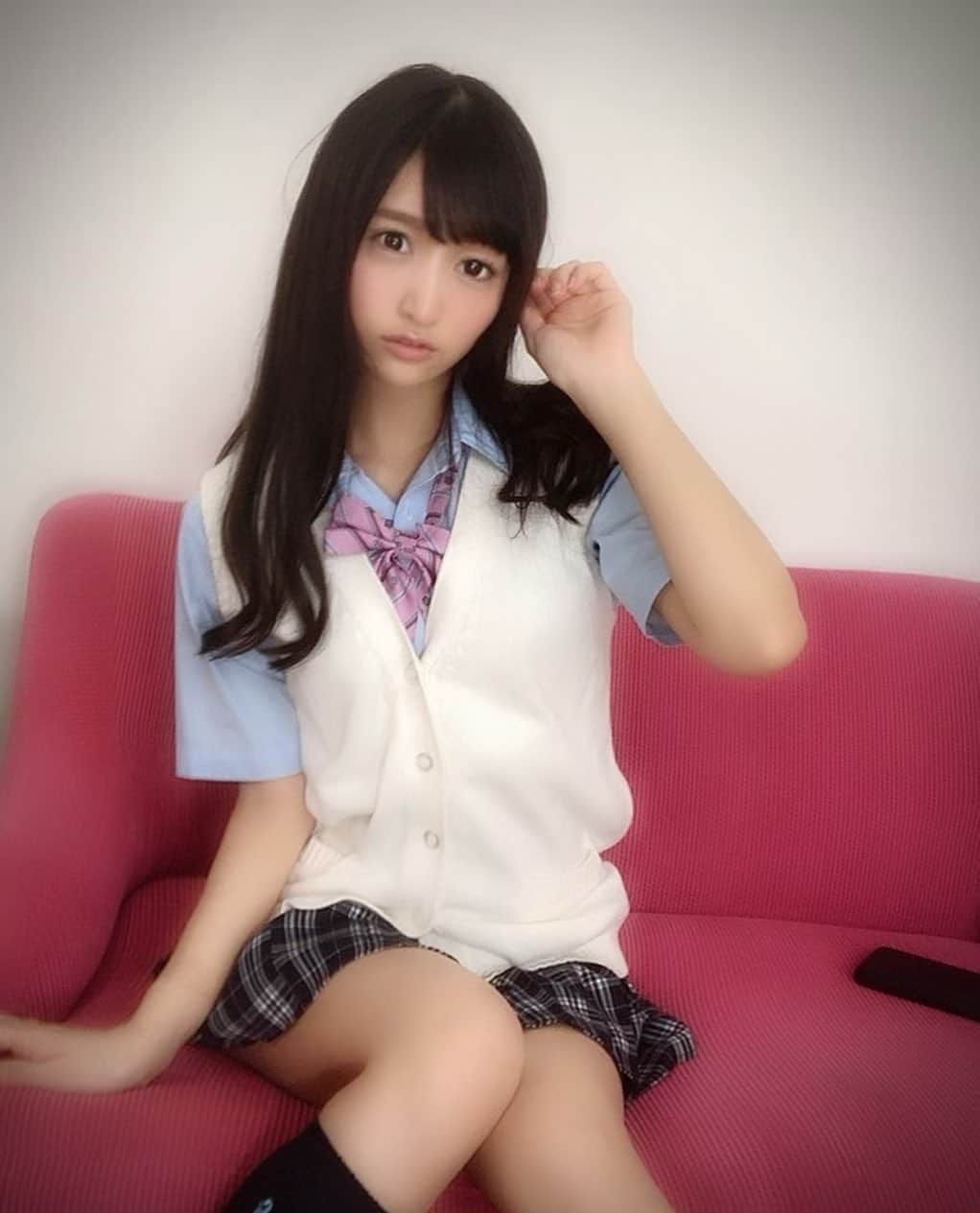 星奈あいさんのインスタグラム写真 - (星奈あいInstagram)「制服だよ💗 ねむい😌  #星奈あい#制服 #JK#撮影」6月20日 11時12分 - hoshina_r18