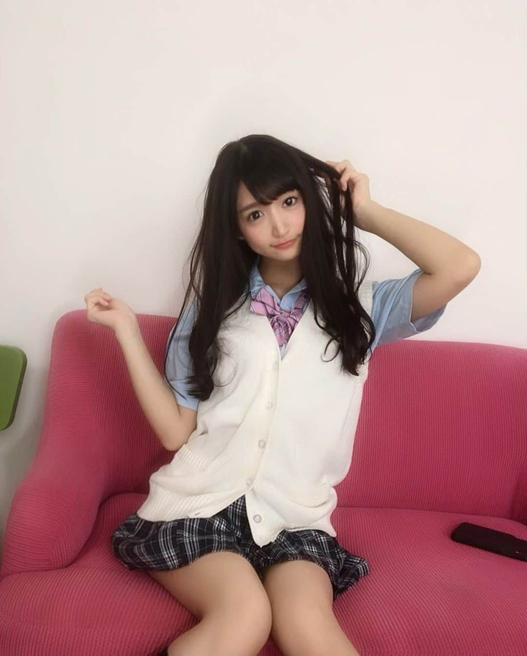 星奈あいさんのインスタグラム写真 - (星奈あいInstagram)「制服だよ💗 ねむい😌  #星奈あい#制服 #JK#撮影」6月20日 11時12分 - hoshina_r18