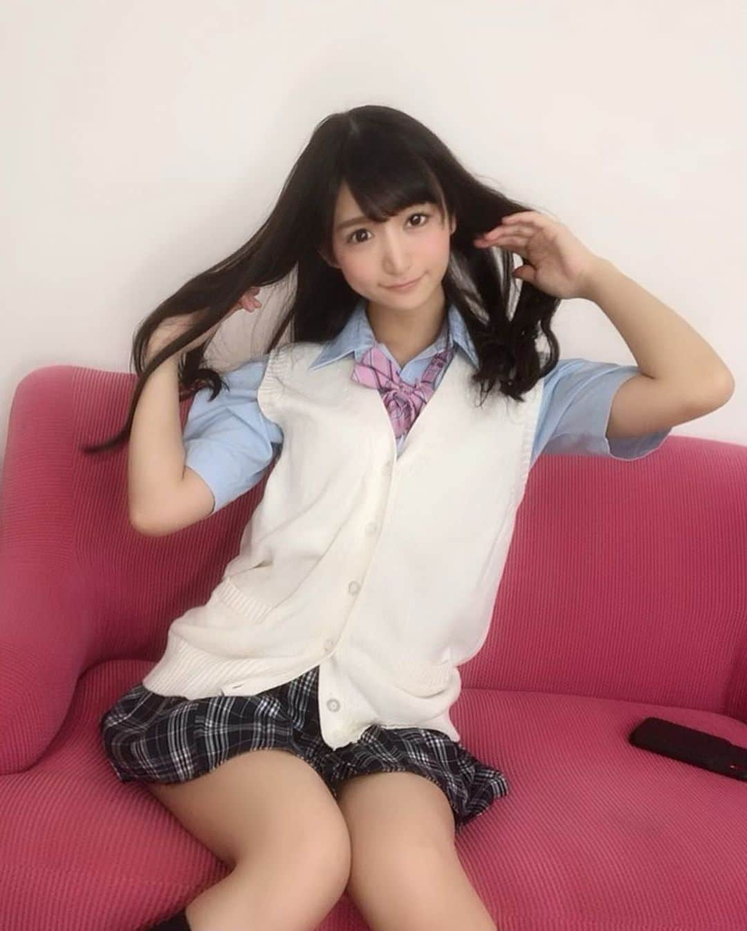 星奈あいさんのインスタグラム写真 - (星奈あいInstagram)「制服だよ💗 ねむい😌  #星奈あい#制服 #JK#撮影」6月20日 11時12分 - hoshina_r18