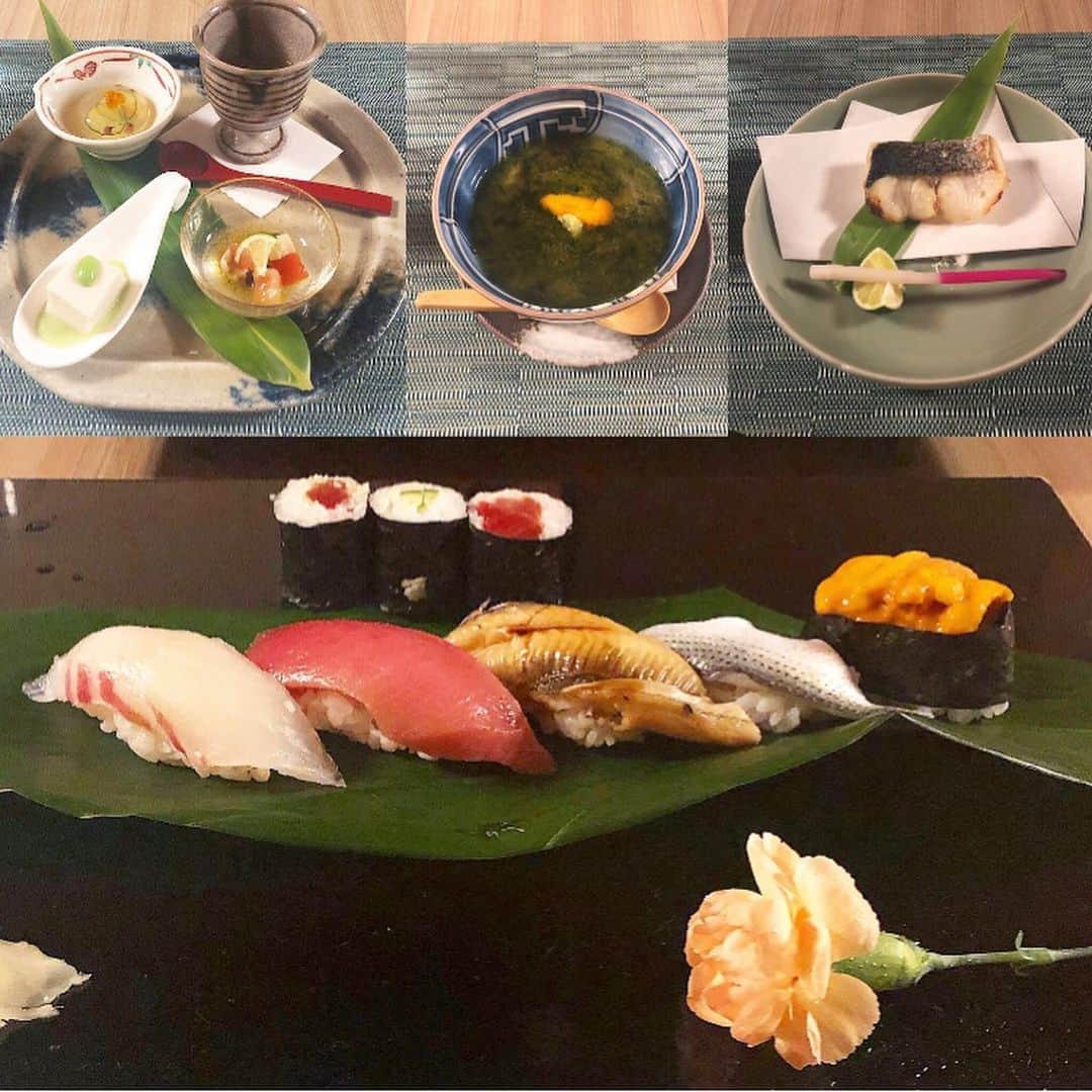 榊山敬代のインスタグラム：「🍣😌💫… ・  #個展まで 3日な法事の午後は 親戚の皆さまと昼食の巻🙏… おおじいちゃんは会ったことが ありませんでしたところ どのようなお方だったのか なかなか聞いたことがなかったので 興味深かったひとコマより  おおじいちゃんはよく父親を 自転車のカゴに入れてお買い物をしていた ほっこりエピソードなど…  愛されていたひとコマは 大きな愛情を感じまして 心は笑顔になるのでした  2枚目…✏️ ・ 姪っ子がおねえさま描いてるの図 プレゼントしたノートは残り一枚 となるくらい描きつくしていて ビックリおねえさまうれしいとき  3枚目…👏👏 ＊ おねえさま描けたよの巻 やや斜めに座っていたのですけれど そのニュアンスも伝わって メガネを初めて描いてくださって 首のチョーカーや腕時計なども描いていて 画力がパワーアップされているのでした👏  4枚目…👏👏 ・ もう一人の姪っ子が これ、おねえさまーと 見せてくださいましたの巻 ミニサイズのおねえさまは なんとも妖精ちっくで…かわいぃ☺️ 5枚目…📔💫 ・ 今回のネェネェ土産の巻 最近アラジンにはまっているので キラキラアラジンノートとペンのセットにて  6枚目…🐈🧣 ・ お久しぶり実家のファンタさまの巻 最近は赤いハンカチを巻くのが マイブームとのこと…#オシャレ男子 ・ ・ さて  只今 名古屋より山口へと移動中の巻 昨夜は緊張してきて眠れなかったので 新幹線のなかで仮眠しよと思いましたが 結局画像整理や景色眺めるなど 寝るのがもったいなくてソワソワ移動中… ・ ・ ⛰⛰🚄✨✨⛰⛰ ・ ・ ・ ・ 🕯… ・ 『 榊山敬代日本画展 』 … 〈Fancy〉  うつろい色の物語  会期：令和元年6月22日(土)〜7月7日(日) 会場：株式会社 豆子郎  豆子郎の里 茶藏唵内 御迎処 … ・ (山口市大内御堀一丁目1番3号) 開館時間／10:00〜17:00 ※6月22日に限りましては22時まで開館  入場料 無料  作家在廊日 6月22日  https://toushirou.info/shop/sakuraan/sakurakan ・ ・ 主催 協賛／株式会社豆子郎 ・ ・ ・ ---------------------------------------- ・ ・ ・  この度は 山口の老舗和菓子店 株式会社豆子郎  豆子郎の里 茶藏唵内 御迎処にて 日本画展を開催いたします。  四季を感じ 季節を敬う日本人の心を伝える 日本庭園「大内四季庭」が一望できます  茶藏唵内 御迎処 を会場にて  榊山敬代 代表作シリーズであります 『Fancy』シリーズを通して うつろい色の物語 をお届けいたします。  展示初日の6月22日夏至では 毎年恒例の豆子郎キャンドルナイトが 開催されます機会に 今期はキャンドルの灯りでFancyの世界を鑑賞する  新たなこころみの日本画展を開催いたします。  また翌日23日より七夕までの期間では 自然光の気配と共に清々しき絵肌へ心を寄せて  日本画の うつろい色 の世界をご堪能ください… ・ ・ ・  #家族 #family #旅 #trip #小旅行 #お仕事 #法事  #ランチ #lunch #お寿司 #お寿司ランチ #Japanesefood #sushi #seafood  #日本画家 の #外出こんなもん #family #家族のおもひで #ご先祖さま #ありがとう#note #文房具  #姪っ子 #神秘的 #黒猫 #黒いネェネェ」