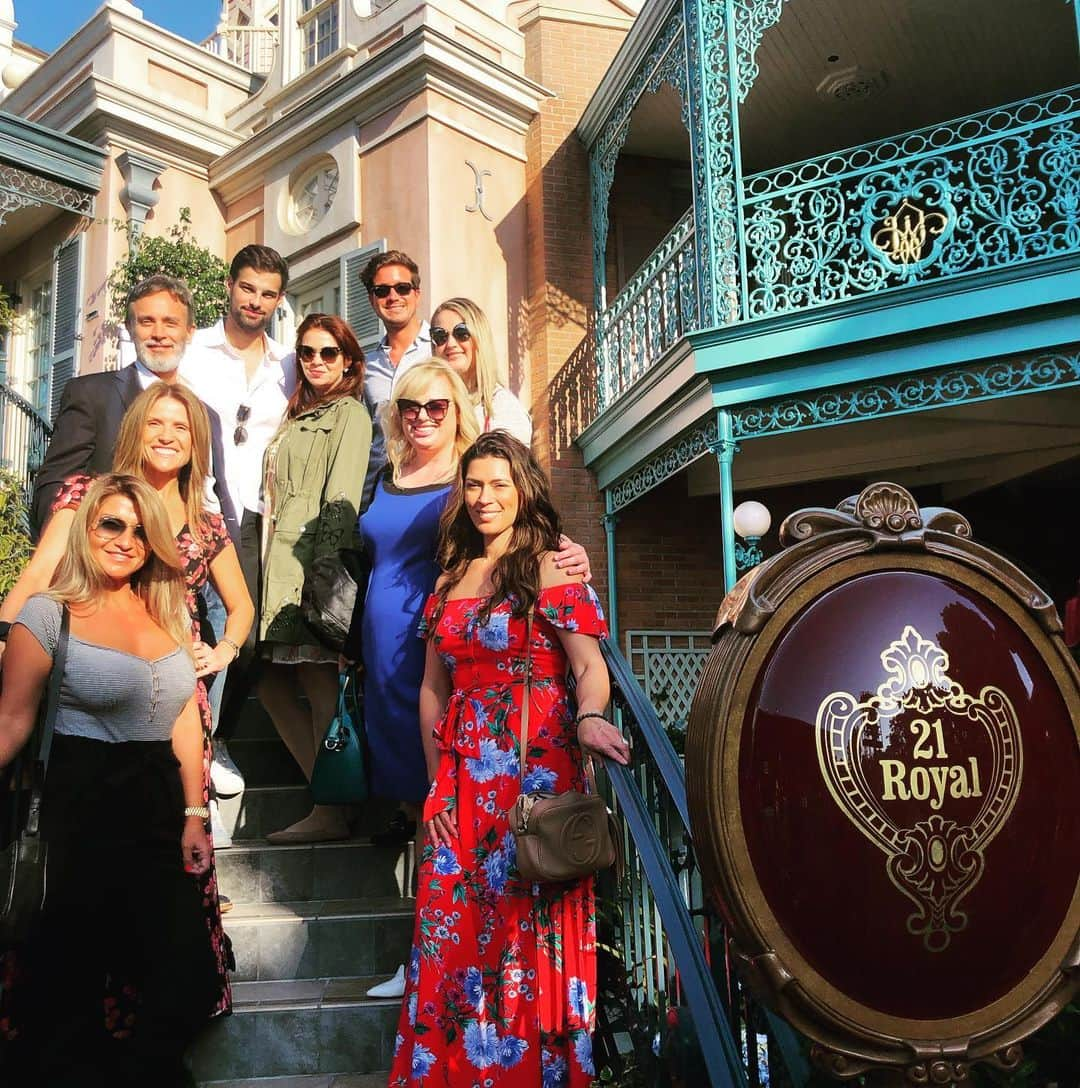 レベル・ウィルソンさんのインスタグラム写真 - (レベル・ウィルソンInstagram)「#21Royal dinner at Disneyland tonight with the best friends and family x #21royalstreet if you want an amazing dinner experience at Disneyland, this is the BEST thing to do, so exquisite, so delicious, so Disney x」6月20日 11時27分 - rebelwilson