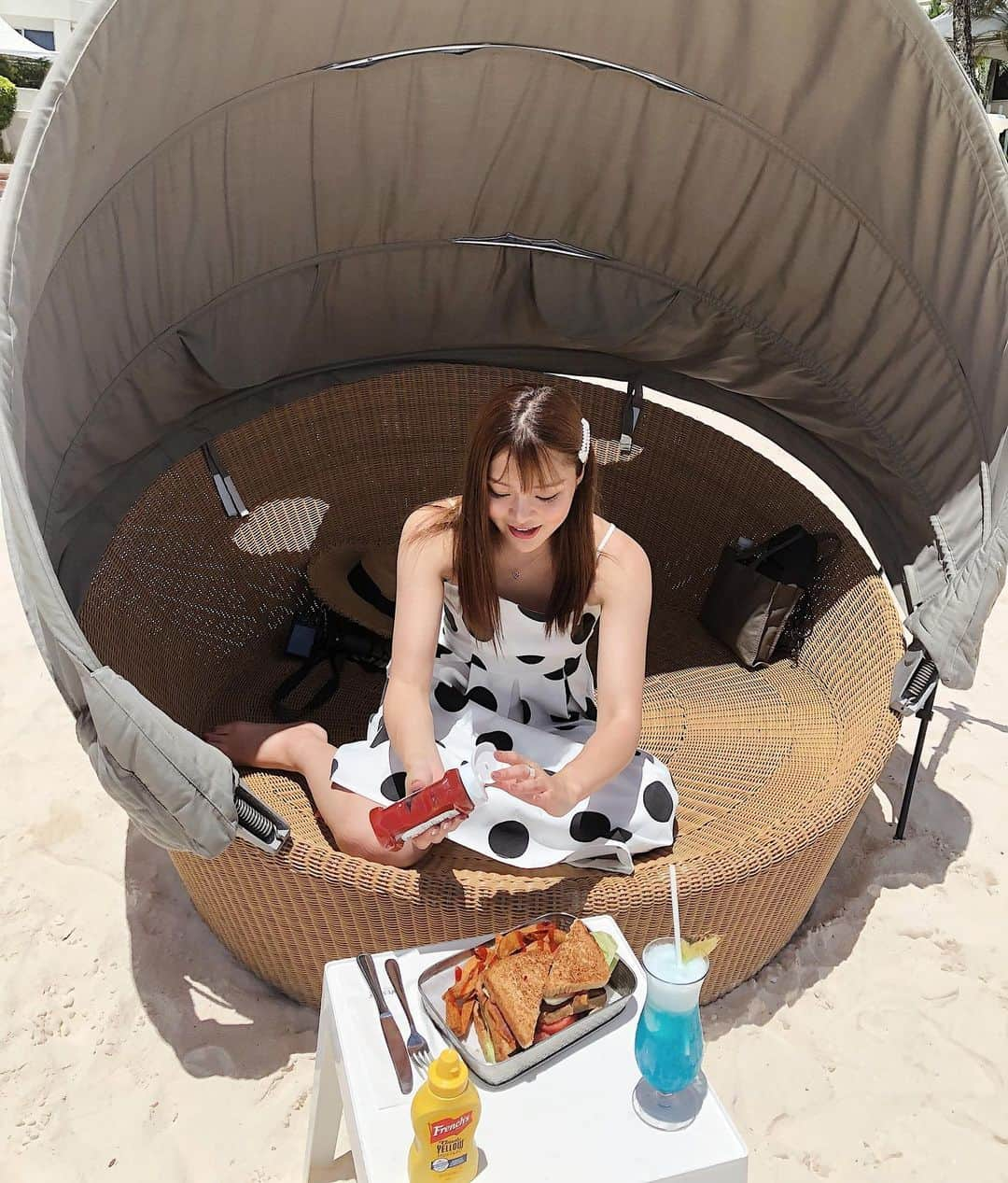 Nanamiさんのインスタグラム写真 - (NanamiInstagram)「lunch🍴 ビーチでサンドウィッチ🍞🥬🥩 #westinguam#instaguam#lunch#beach#sea」6月20日 11時20分 - nana27chan