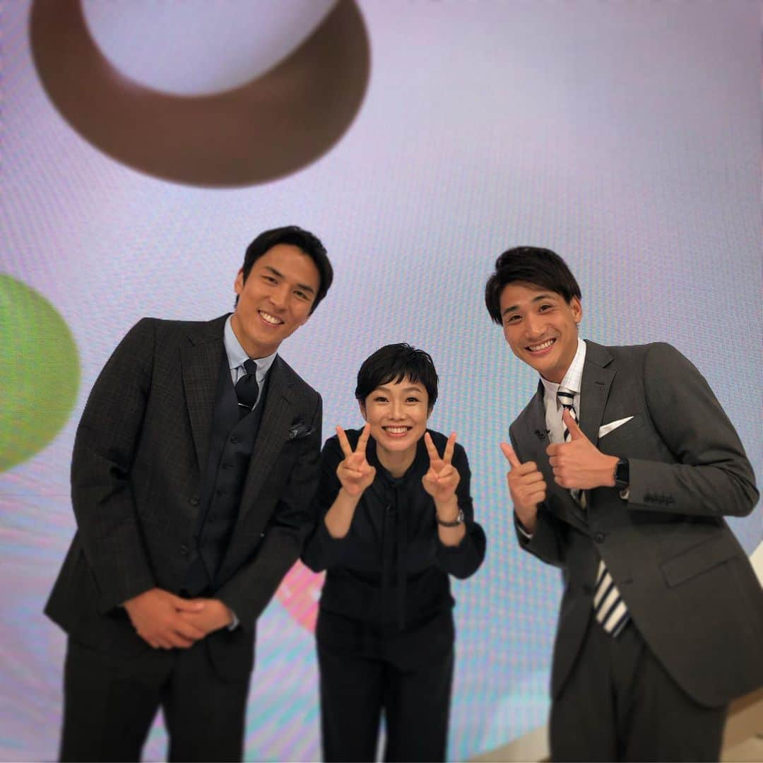 山本紘之さんのインスタグラム写真 - (山本紘之Instagram)「・ 昨日は長谷部誠選手に来て頂きました。 35歳となってもドイツで活躍されていることの凄さ。 今なお成長を実感されていると言います。 年齢は関係なく、モチベーションを保って取り組むことの大切さを学びました。 ・ ・ #長谷部誠 選手 #元日本代表キャプテン #ドイツ #ブンデスリーガ #フランクフルト #news zero #記念に一枚 #と思ったら #最後は全員集合」6月20日 11時24分 - yamamoto_hiroyuki.ntv