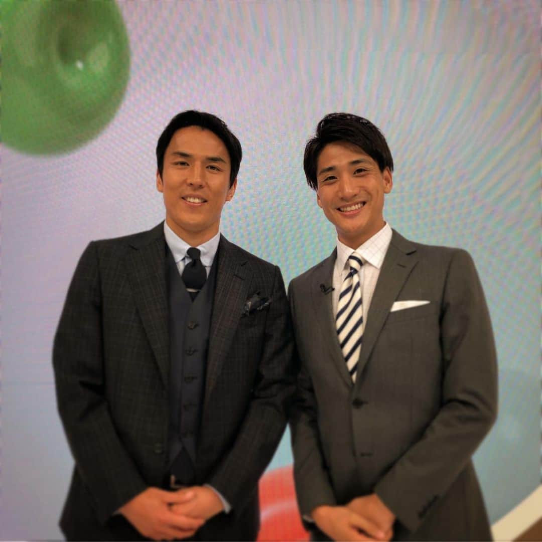 山本紘之さんのインスタグラム写真 - (山本紘之Instagram)「・ 昨日は長谷部誠選手に来て頂きました。 35歳となってもドイツで活躍されていることの凄さ。 今なお成長を実感されていると言います。 年齢は関係なく、モチベーションを保って取り組むことの大切さを学びました。 ・ ・ #長谷部誠 選手 #元日本代表キャプテン #ドイツ #ブンデスリーガ #フランクフルト #news zero #記念に一枚 #と思ったら #最後は全員集合」6月20日 11時24分 - yamamoto_hiroyuki.ntv