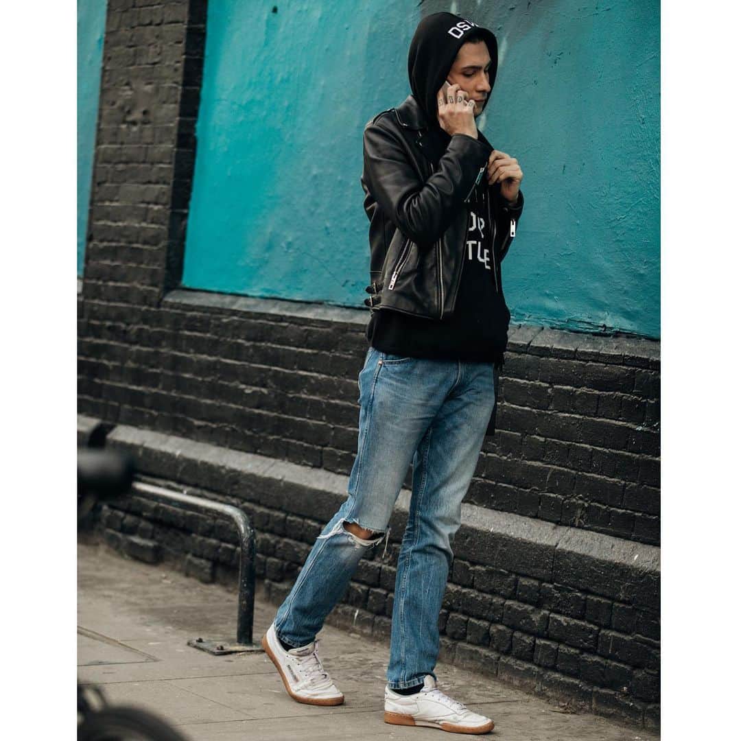 Levi's Japanさんのインスタグラム写真 - (Levi's JapanInstagram)「Street style with Levi’s® on London Fashion Week Mens. . リーバイス®最新コレクションはプロフリンクから . #LiveInLevis #LFWM 📷@garconjon #リーバイス #ロンドンファッションウィーク #ジーンズコーデ #デニムコーデ」6月20日 11時34分 - levis_japan