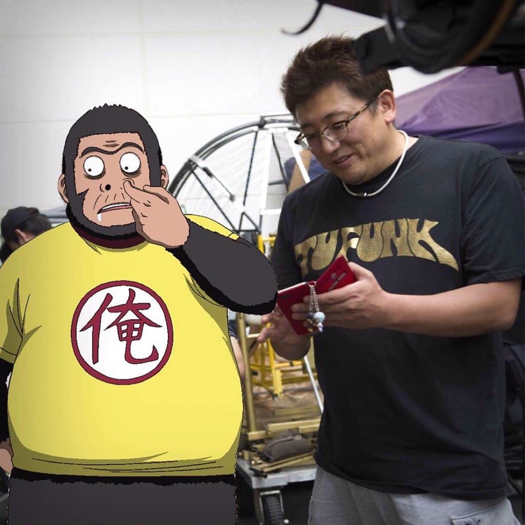 映画『銀魂』のインスタグラム：「‪連載を終えた空知先生がチーズ蒸しパンにならないことを願っています。15年間お疲れ様でした。‪この素晴らしい作品に出会わせてくれて、そして実写化まで許可してくださって、本当に本当にありがとうございました！！！‬ ‪ ‬ ‪#銀魂最終回‬ #銀魂 #gintama #空知先生 #福田雄一」