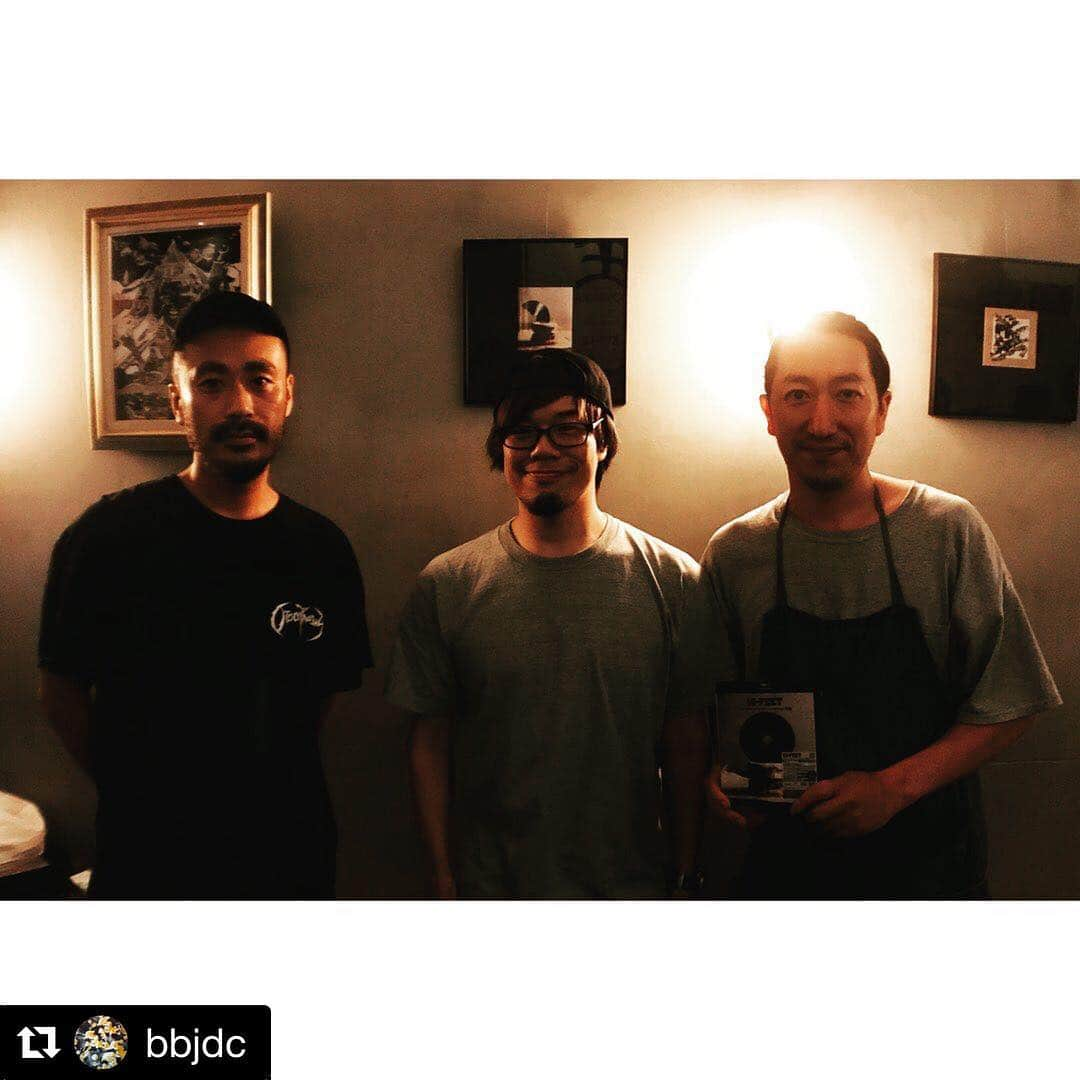 タクマ さんのインスタグラム写真 - (タクマ Instagram)「#Repost @bbjdc with @get_repost ・・・ 展示を見に来てくれたTAKUMAくんと、ジャケットのマフィンを作ってくれたシェフのイッセイくんと。ありがとう、楽しかった #10feet #fin #thedayfoodlab #blackbeltjonesdc」6月20日 11時47分 - takumamitamura