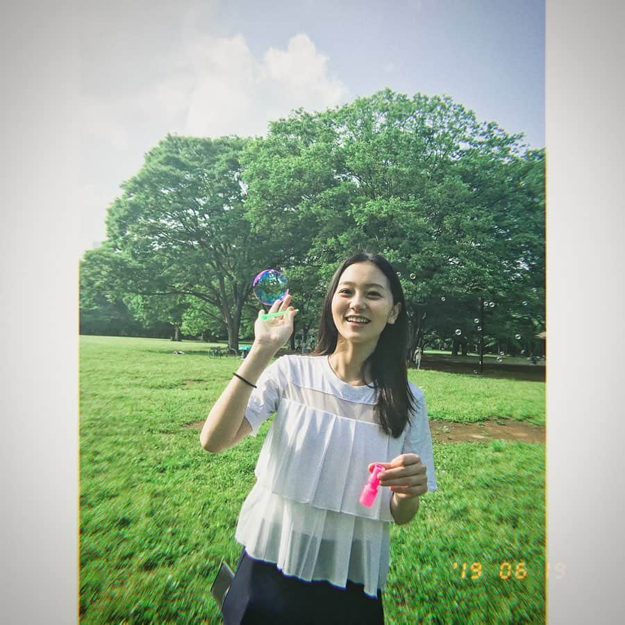 工藤綾乃のインスタグラム：「昨日は公園でシャボン玉」