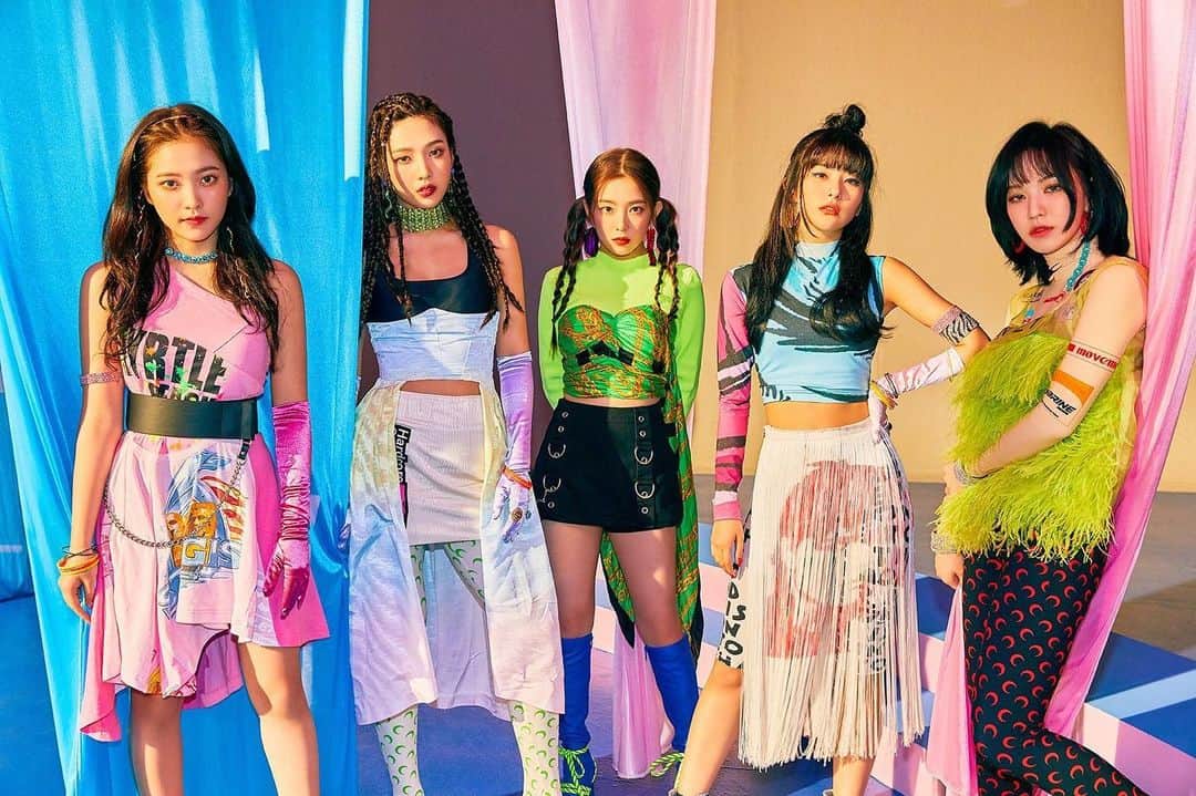 ウェンディ（ファンアカウント）さんのインスタグラム写真 - (ウェンディ（ファンアカウント）Instagram)「What’s your favourite song from the album? Mine definitely has to be Sunny Side Up!☀️」6月20日 11時50分 - wendyrvsm