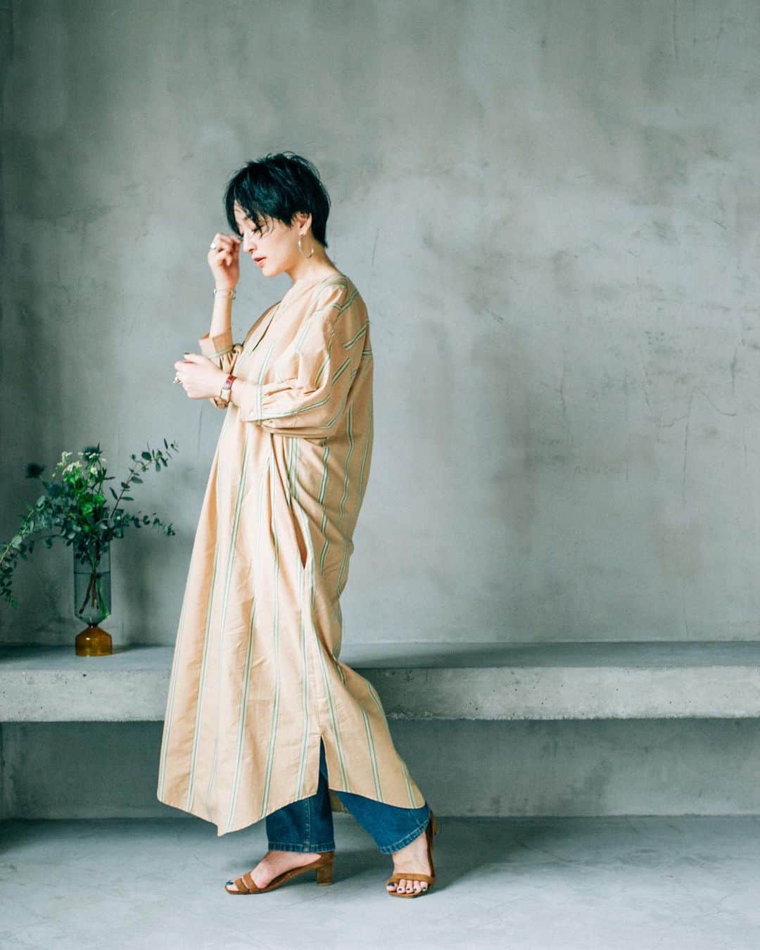 オブレクトさんのインスタグラム写真 - (オブレクトInstagram)「miyako takayama × oblekt __________________  モデル 高山都さん @miyare38 と oblekt のスペシャルコラボレーション。デザインはもちろん、シルエットや生地・ボタンなど、都さんのセンスとこだわりが詰まった、全5型 11アイテムです。 __________________ ストライプスキッパーシャツOP （OB19SS-TM-05） 表情のある変則ストライプの素材でお作りした、オーバーサイズのワンピースです。衿はスキッパー開きで程よくデコルテが見えるデザイン。ボリュームのある袖や大きめのサイズ感が夏のリラックススタイルにぴったりの1枚です。デニムやレギンスを合わせて着て頂くスタイリングもお勧めです。 __________________ #oblekt #miyakotakayama #collaboration #lifestyle #tokyo #japan」6月20日 12時02分 - oblekt_jp